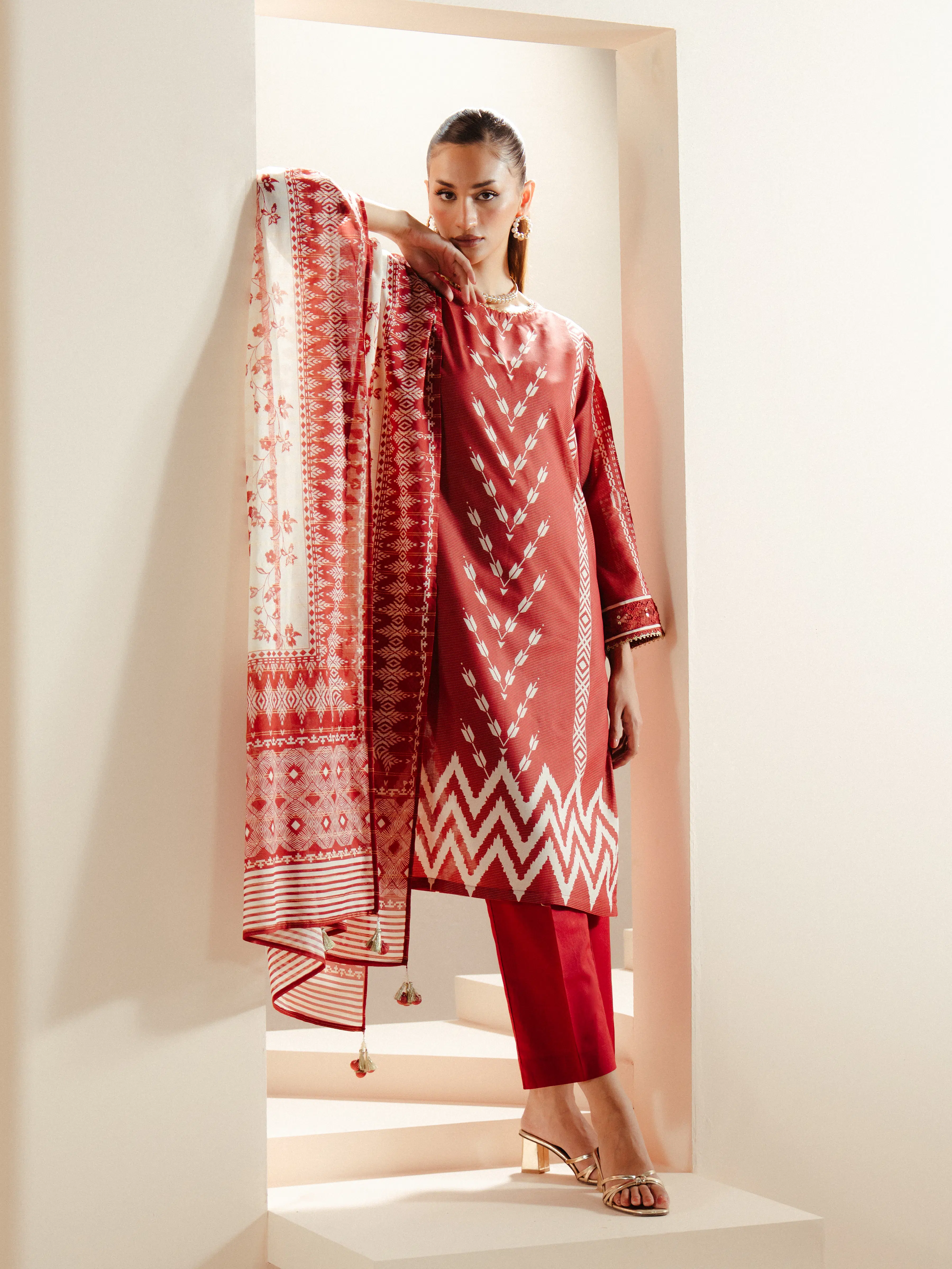 Pret Printed Lawn Suit - EWTKP5-81721-3P - Image 5