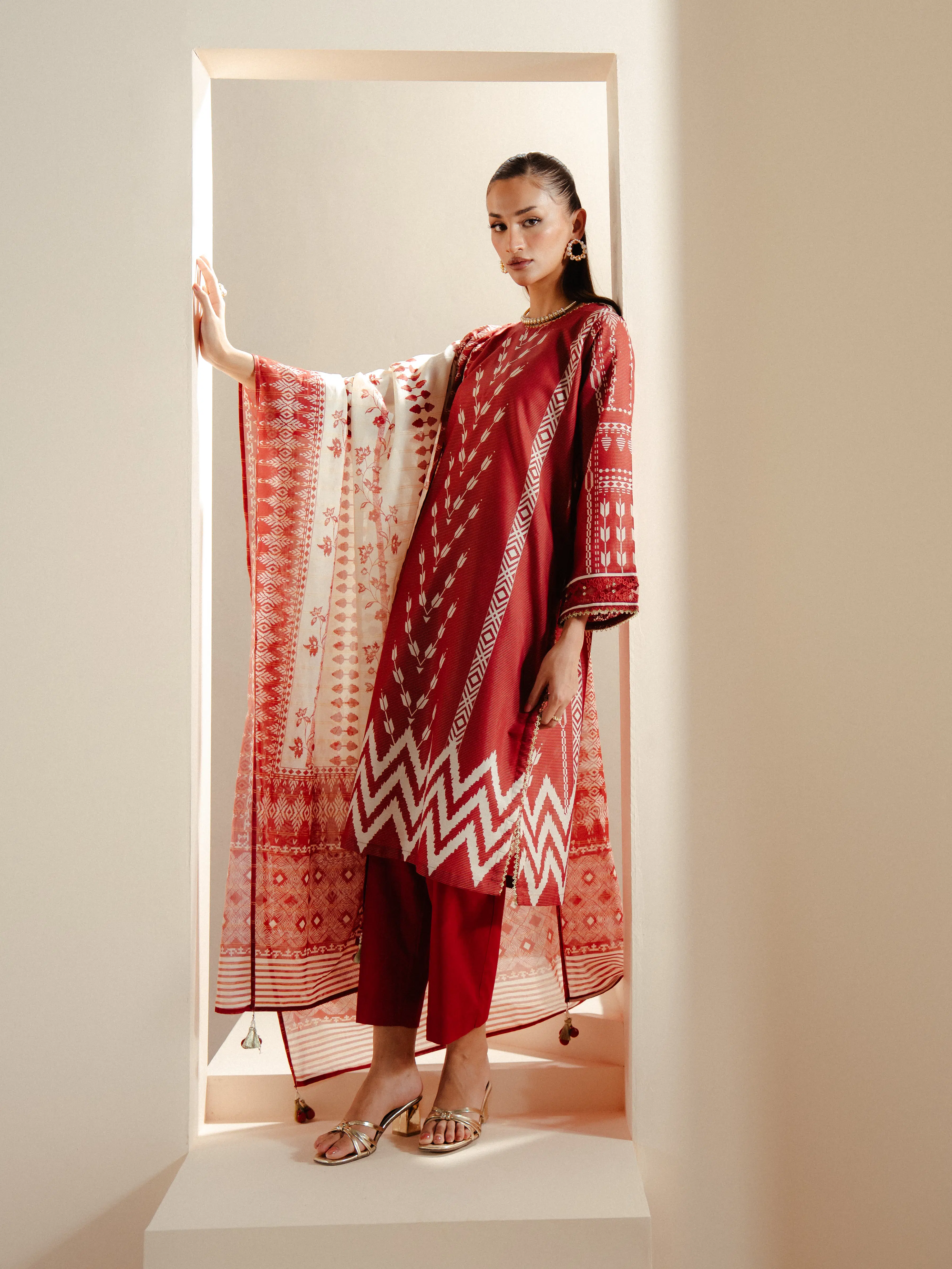 Pret Printed Lawn Suit - EWTKP5-81721-3P - Image 6