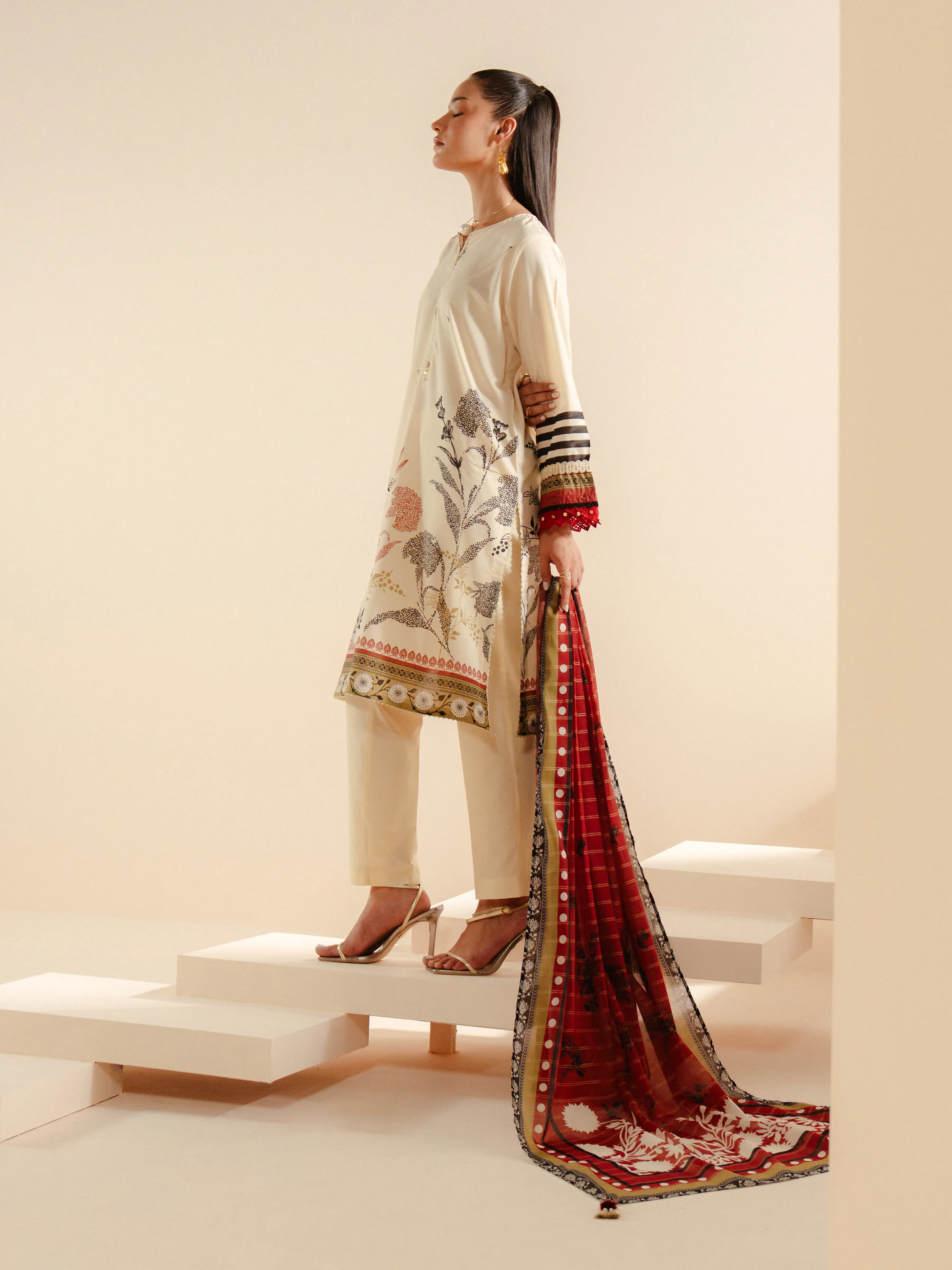 Pret Printed Lawn Suit - EWTKP5-81723-3P - Image 5