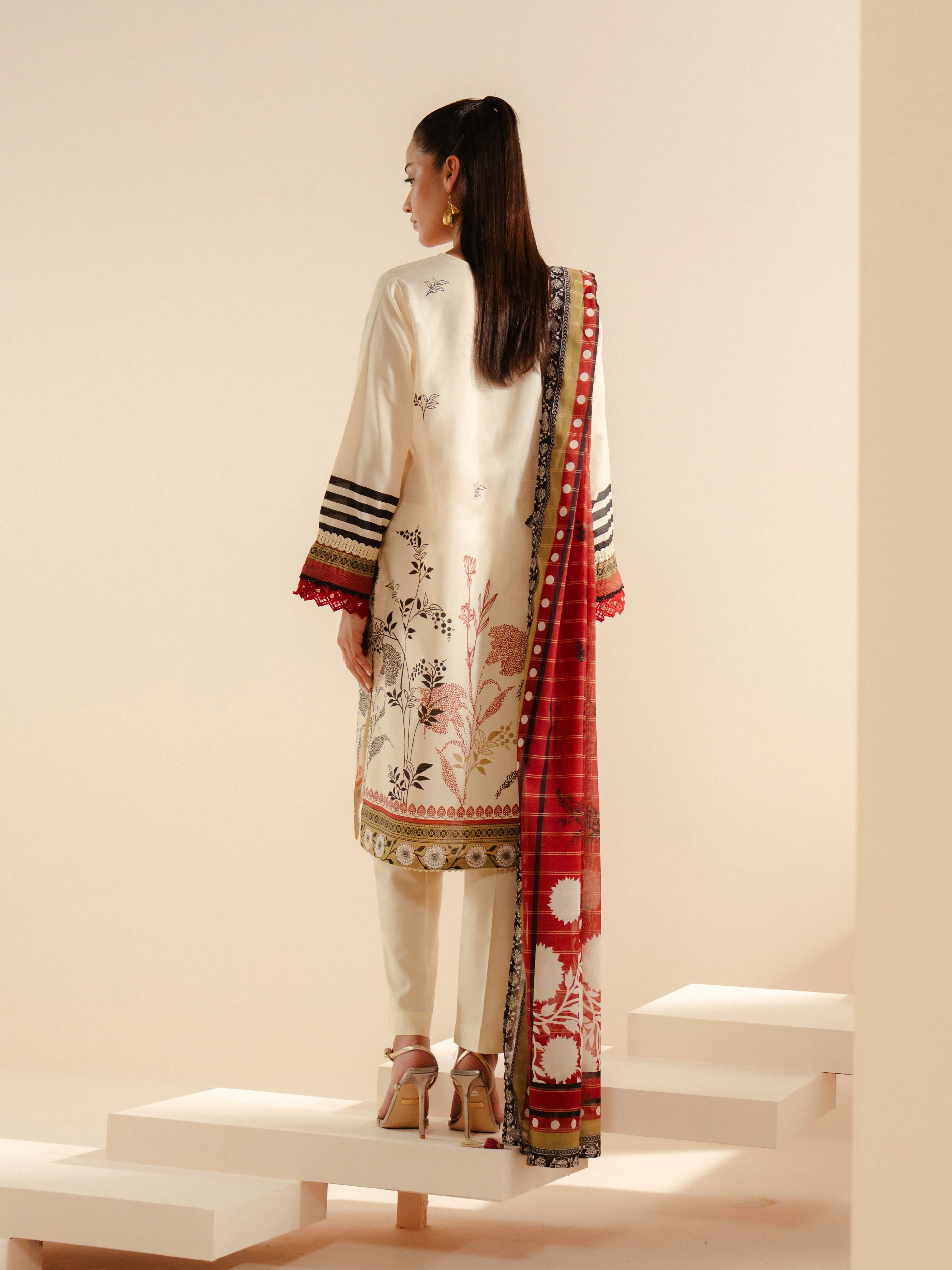 Pret Printed Lawn Suit - EWTKP5-81723-3P - Image 6