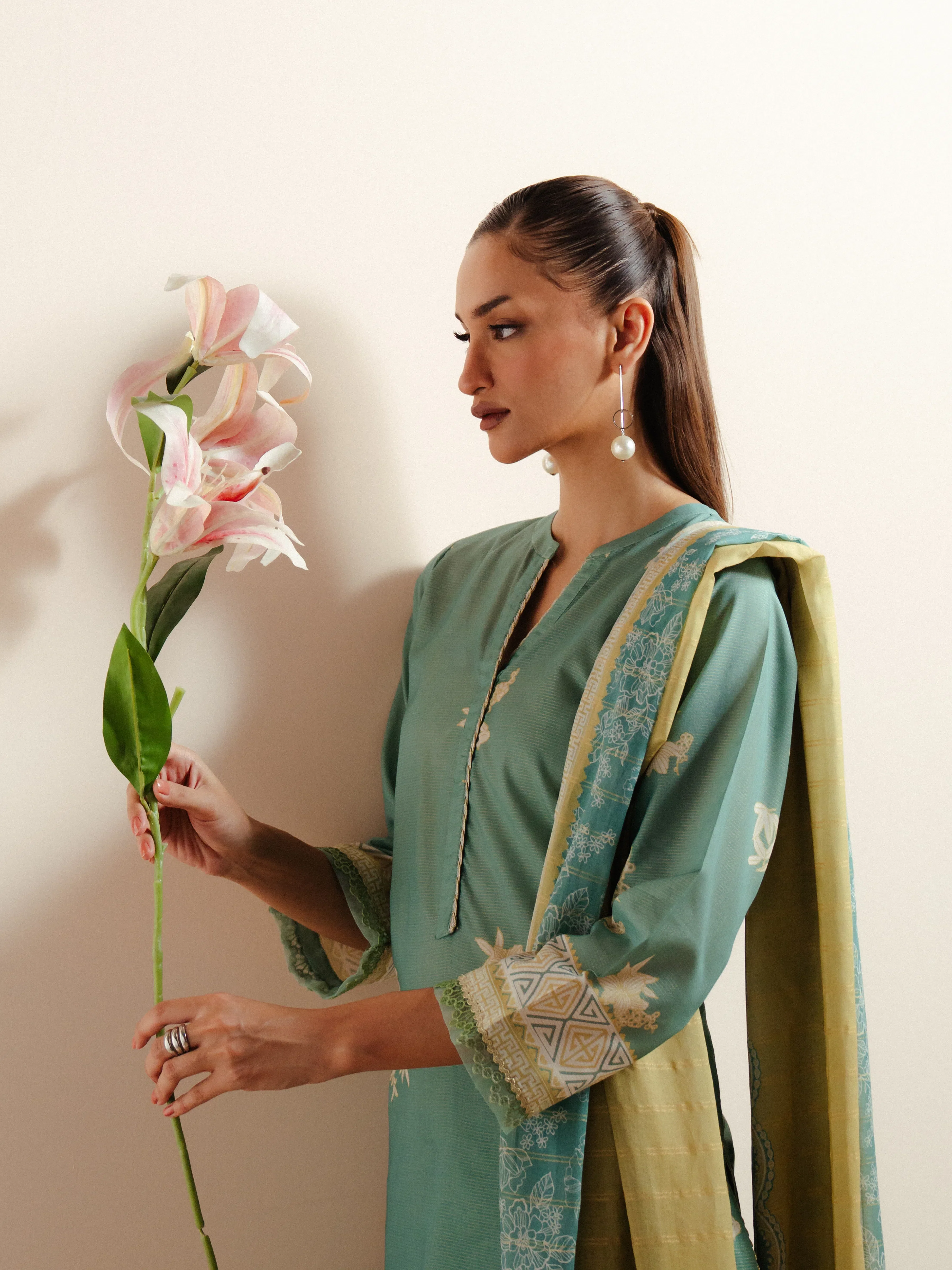 Pret Printed Lawn Suit - EWTKP5-81725-3P - Image 4