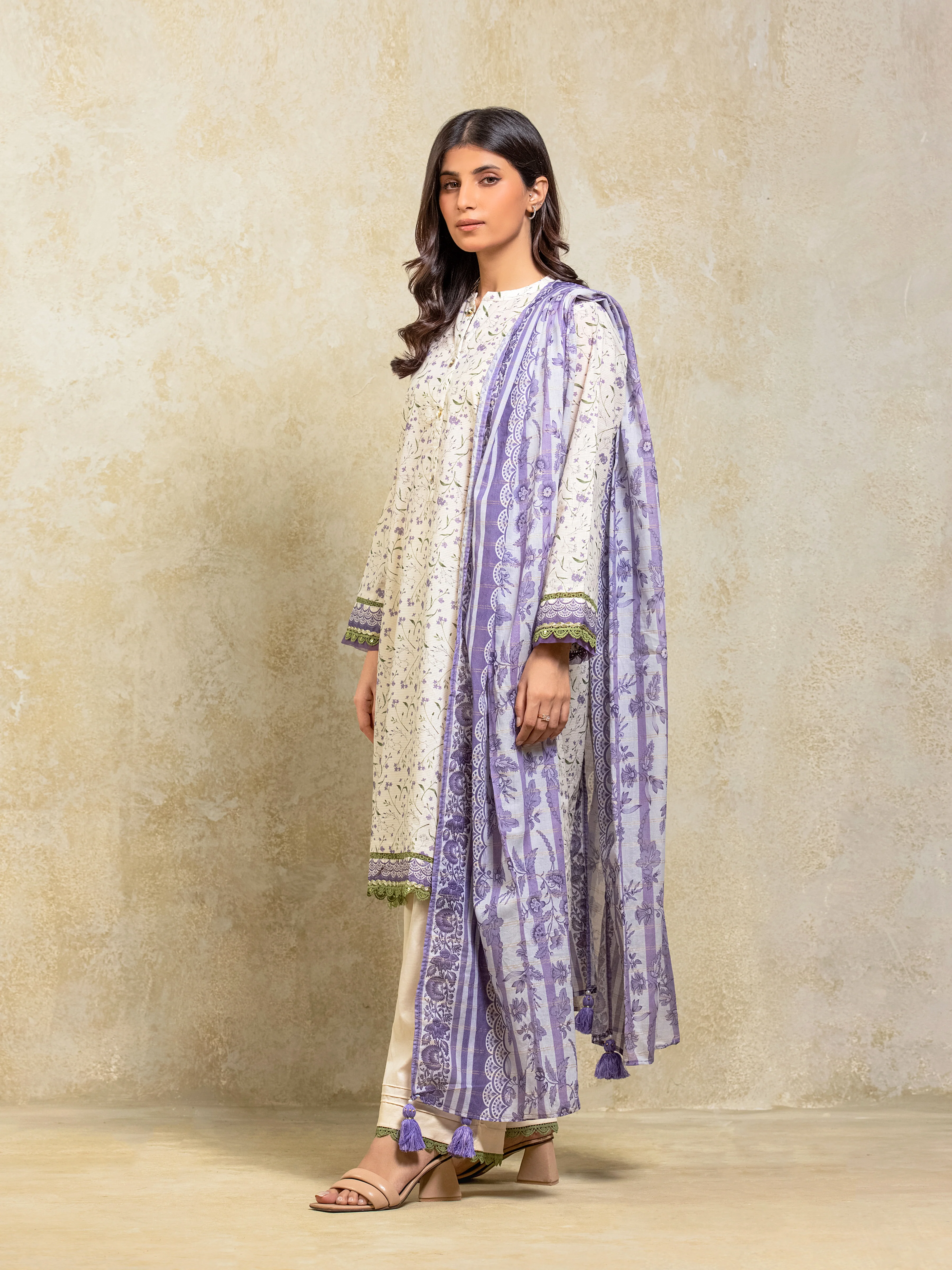 Pret Printed Lawn Suit - EWTKP5-81727-3P - Image 5