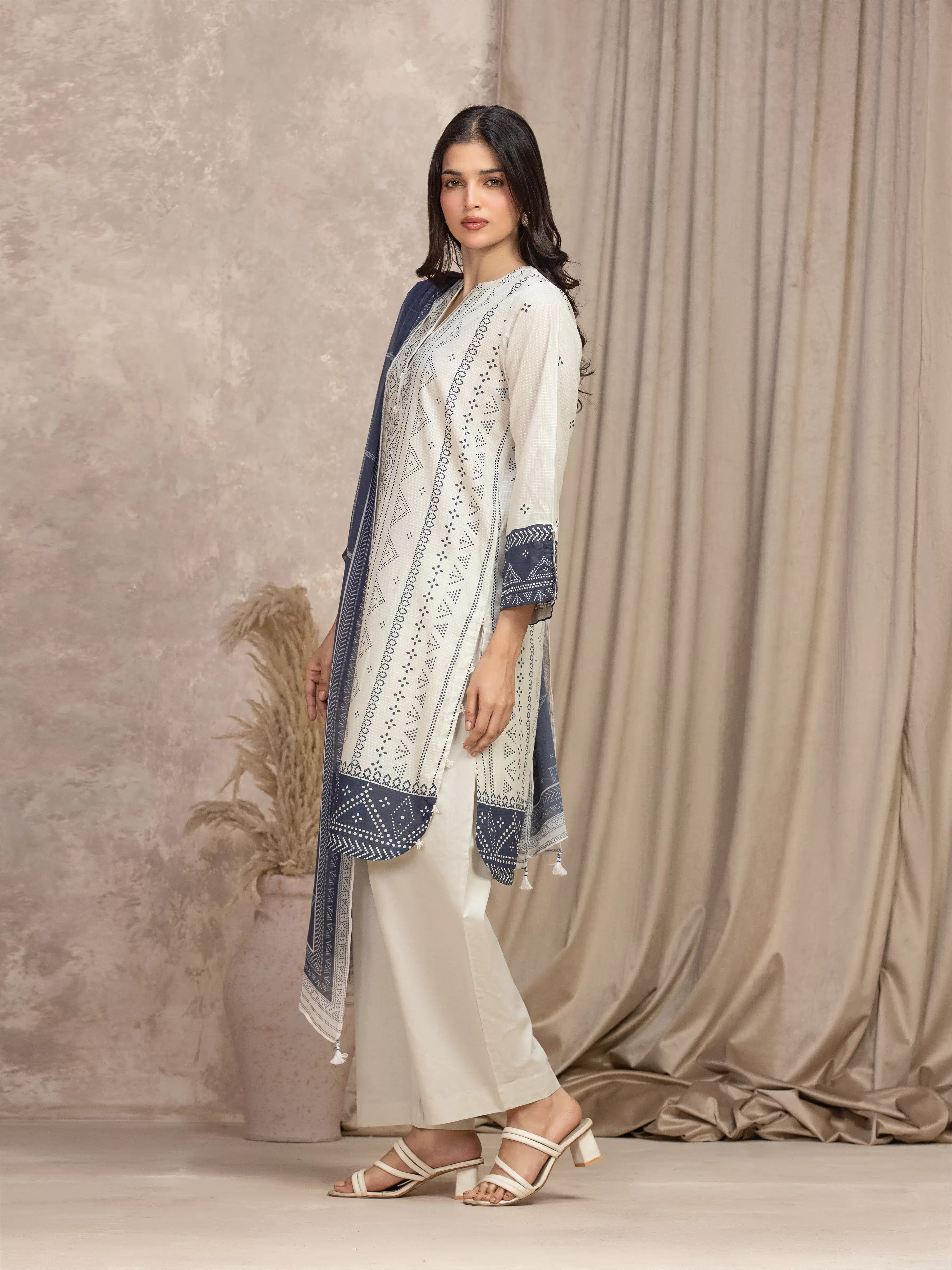 Pret Printed Lawn Slub Suit - EWTKP5-81746-3P - Image 5