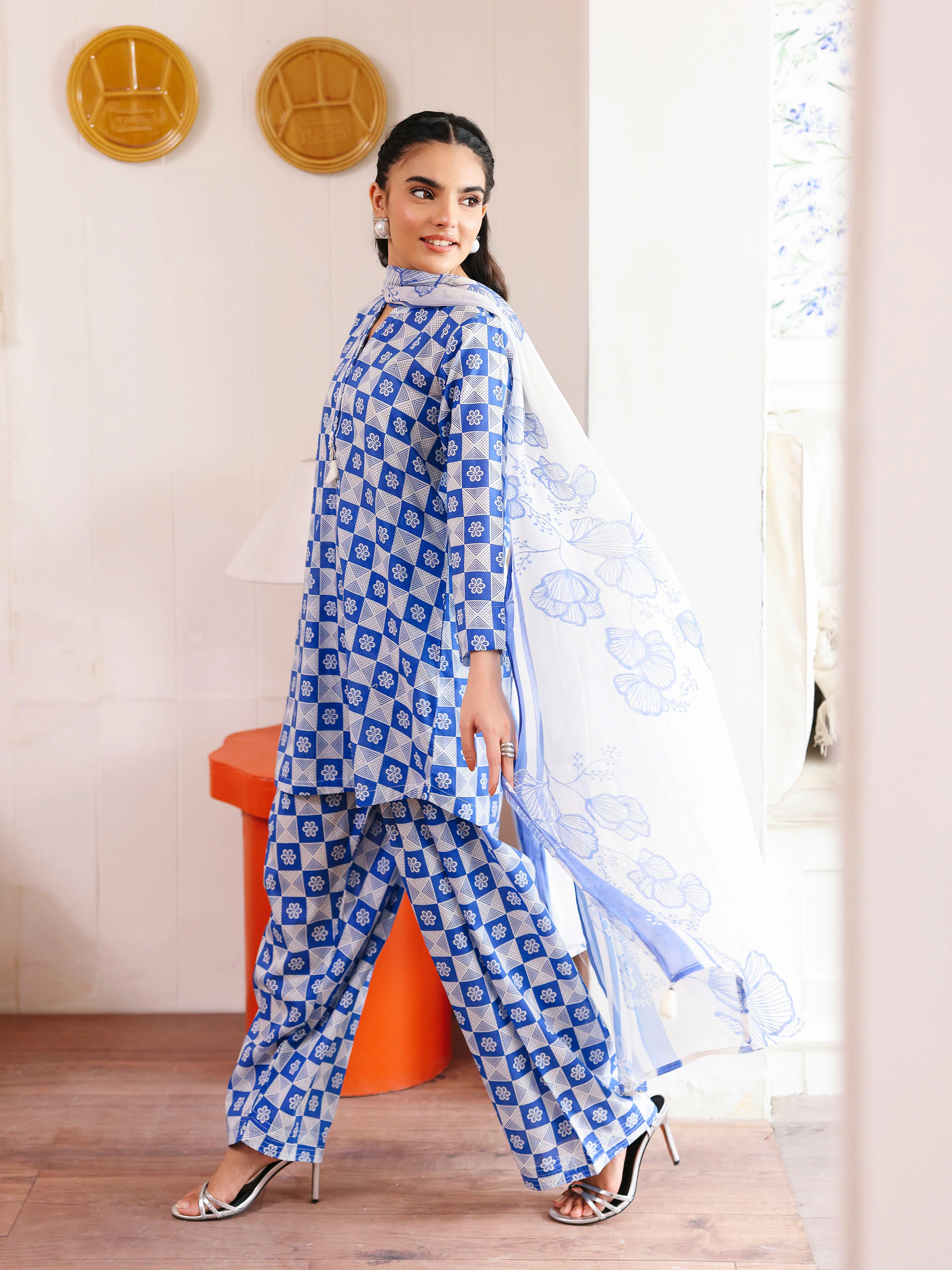 Pret Printed Lawn Suit - EWTKP5-81991-3P - Image 3