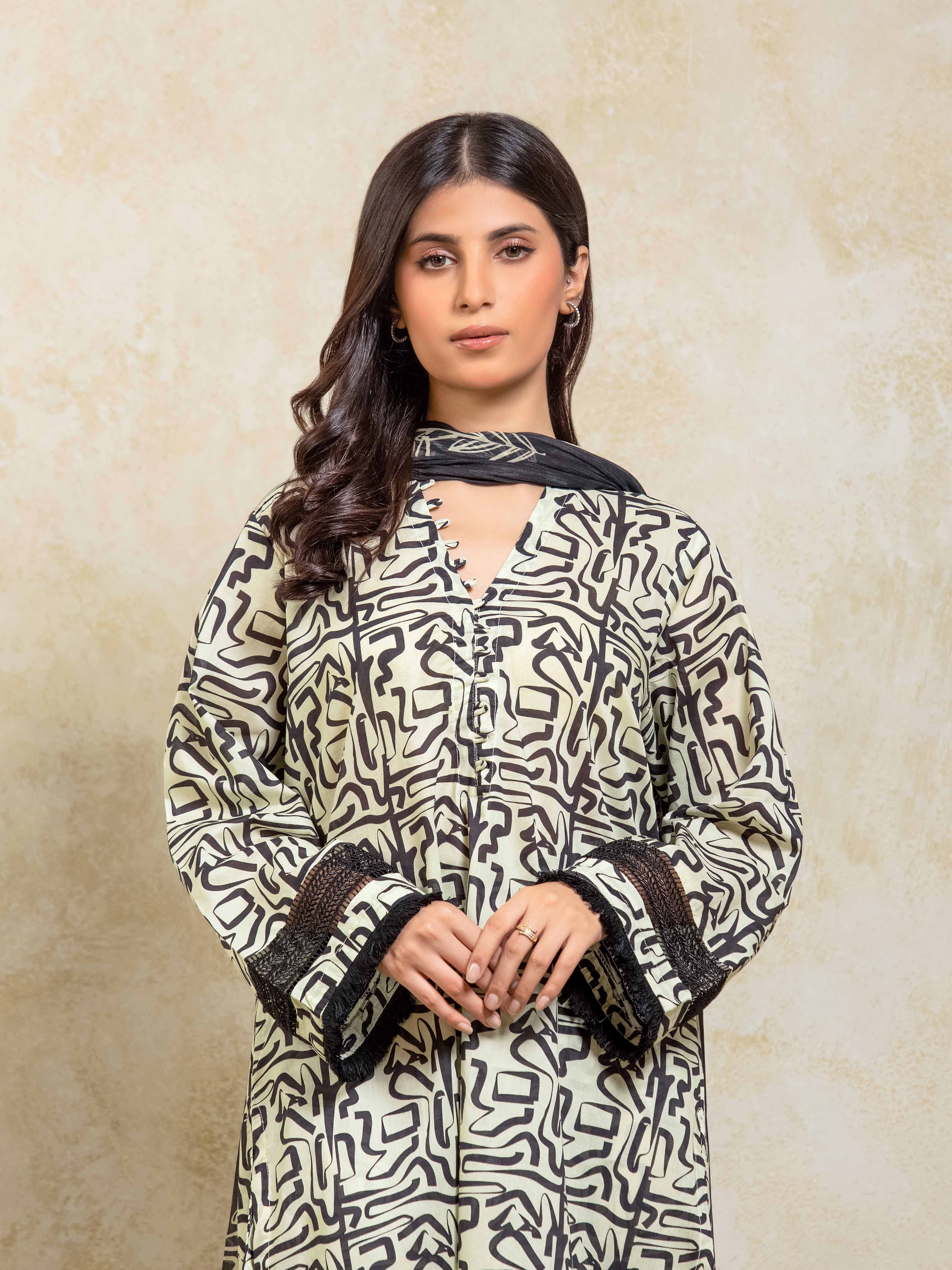 Pret Printed Lawn Suit - EWTKP5-81992-3P - Image 2