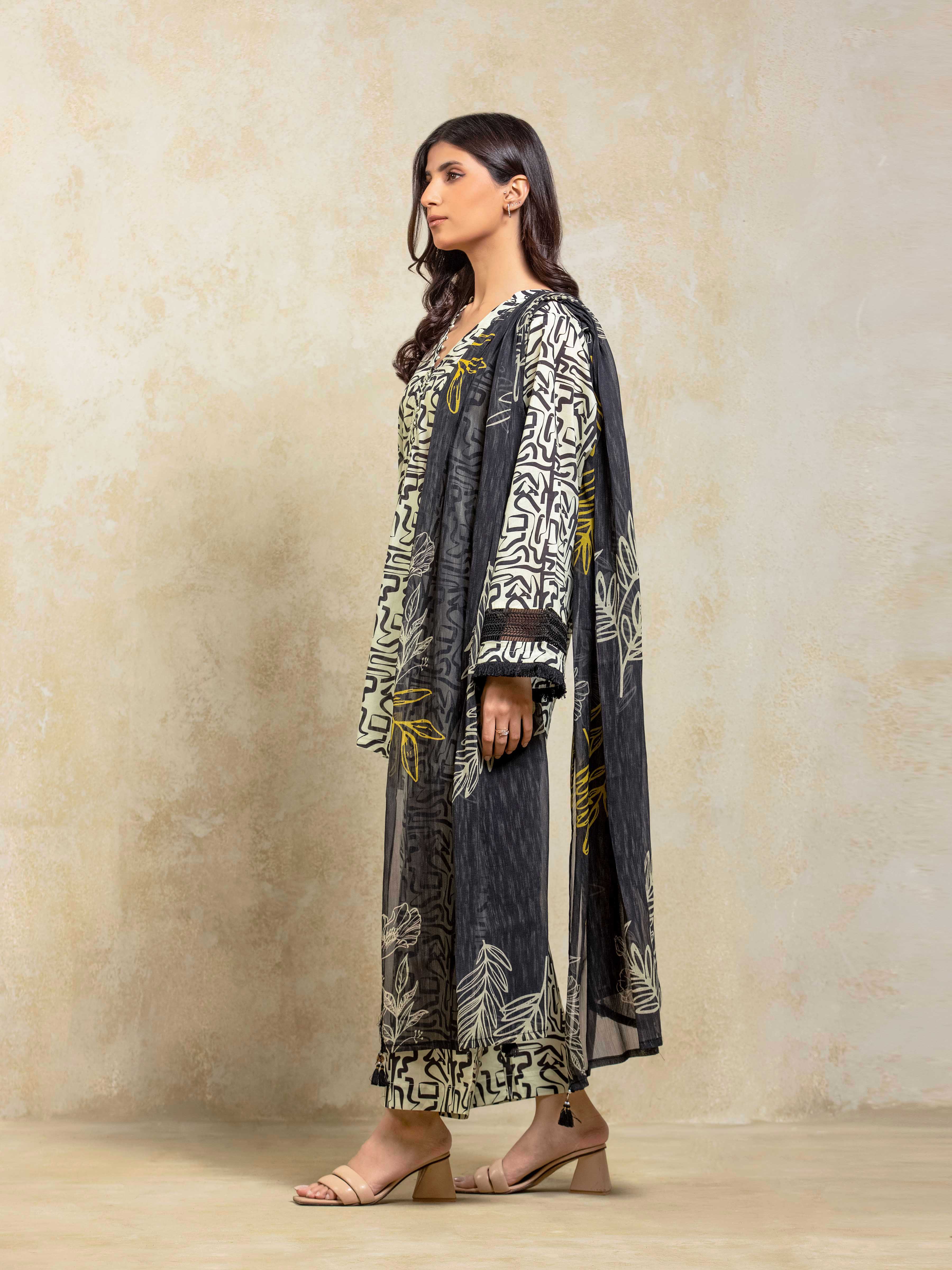 Pret Printed Lawn Suit - EWTKP5-81992-3P - Image 5