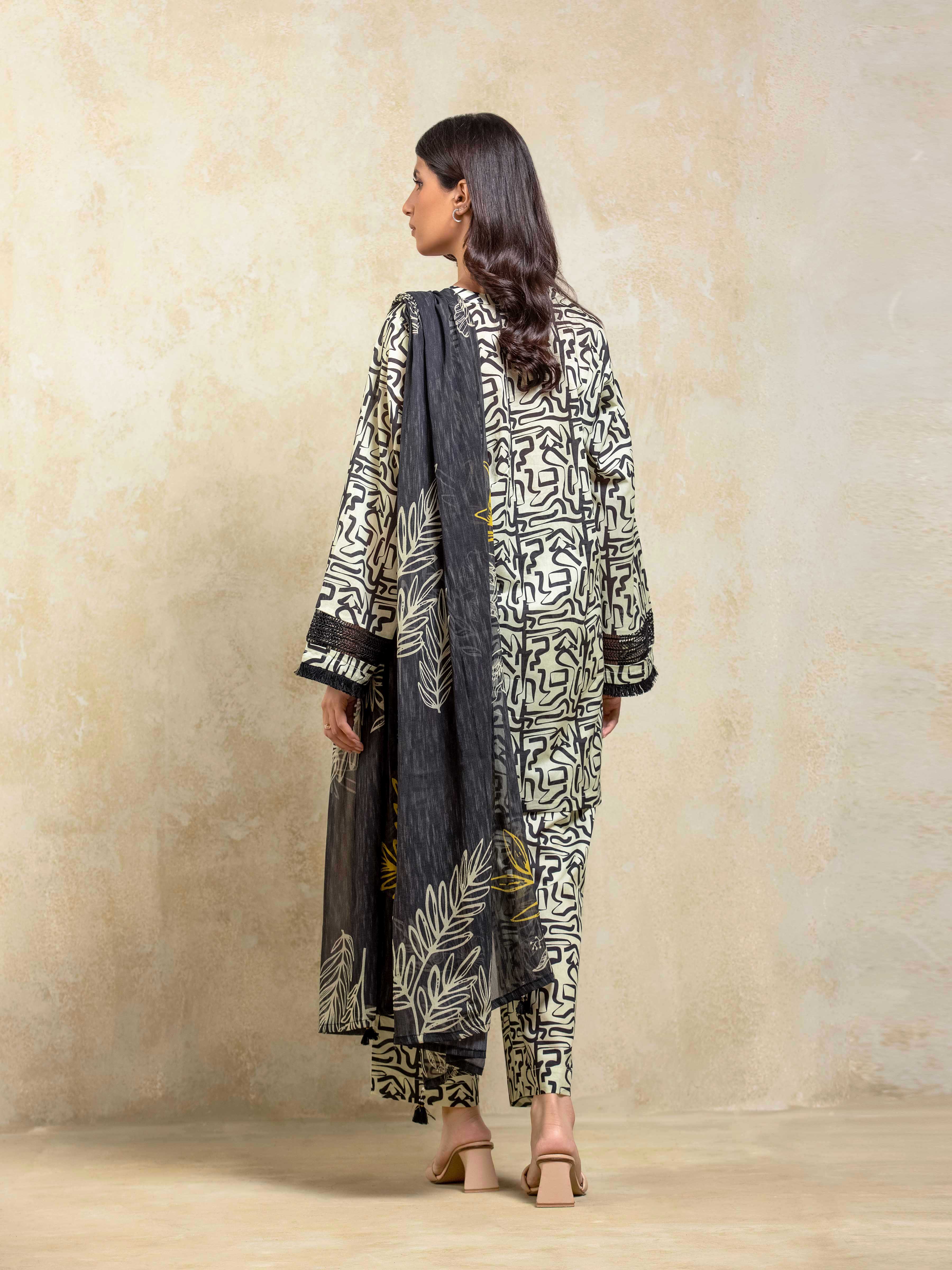 Pret Printed Lawn Suit - EWTKP5-81992-3P - Image 6