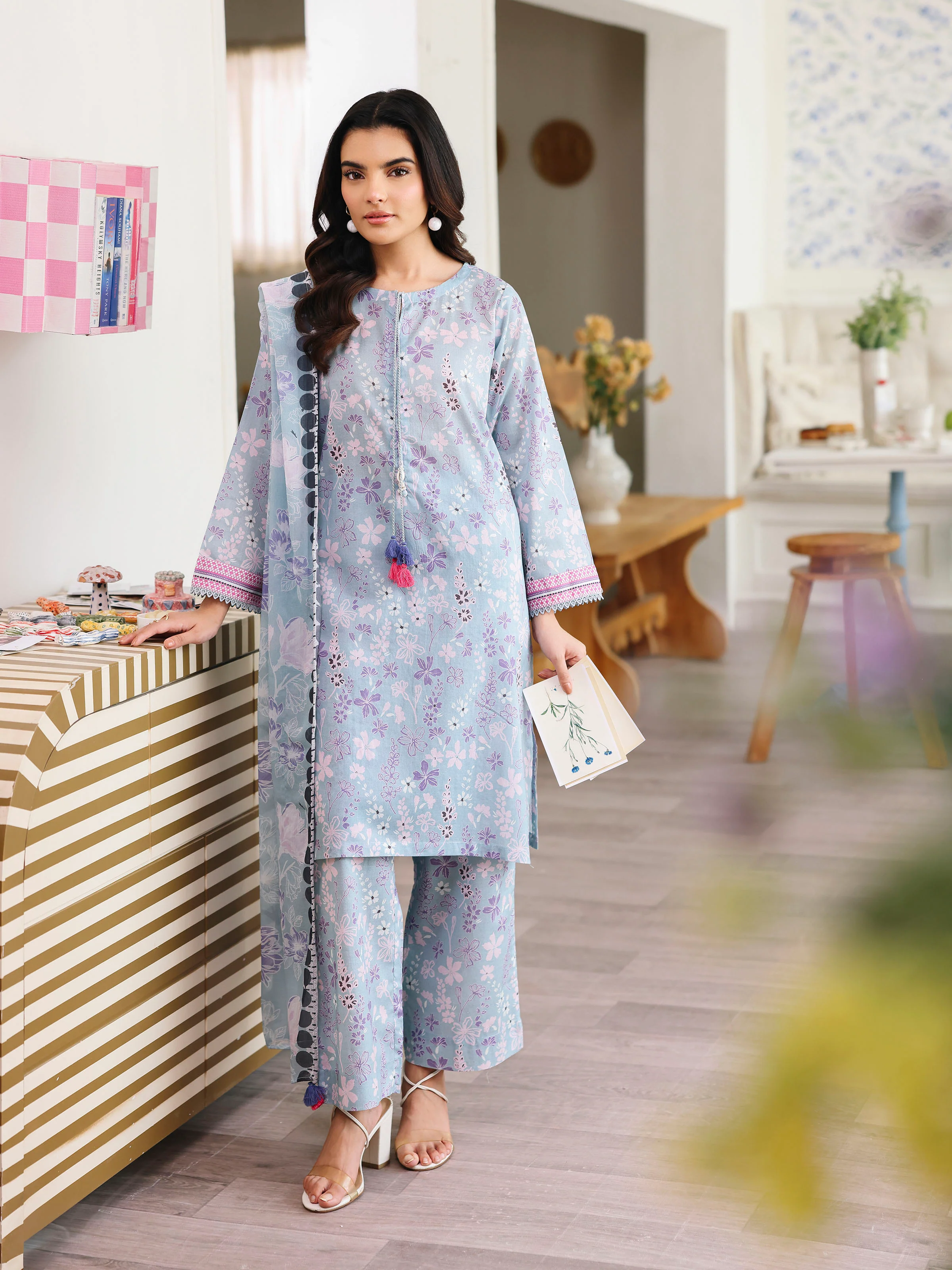 Pret Printed Lawn Suit - EWTKP5-81997-3P - Image 3