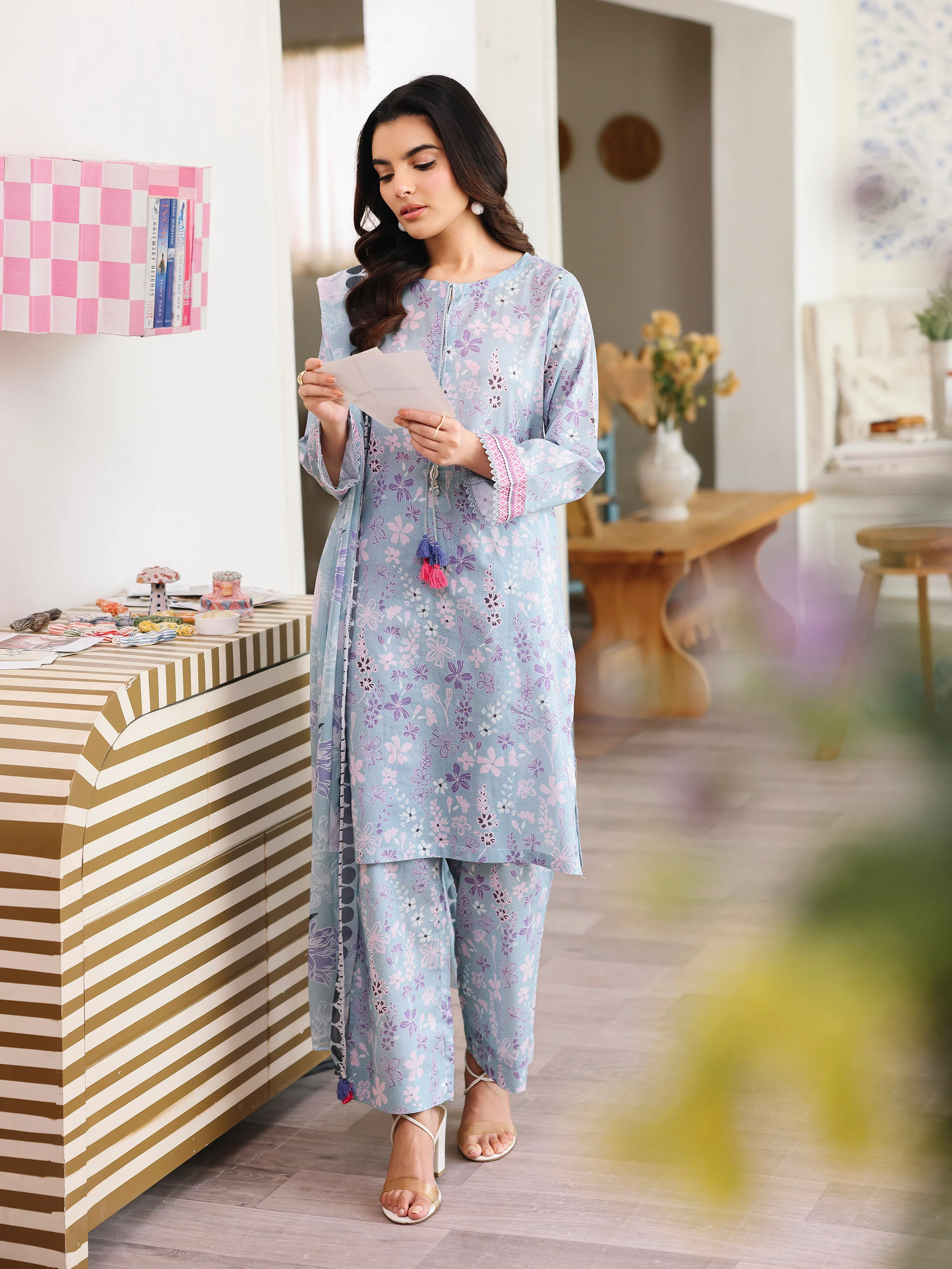 Pret Printed Lawn Suit - EWTKP5-81997-3P - Image 4
