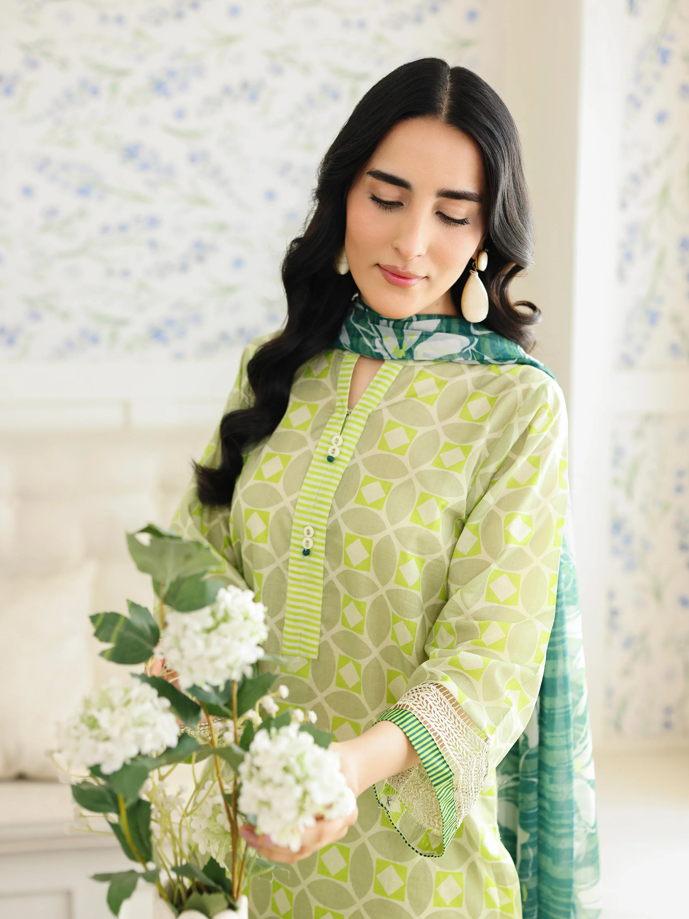 Pret Printed Lawn Suit - EWTKP5-81998-3P - Image 3
