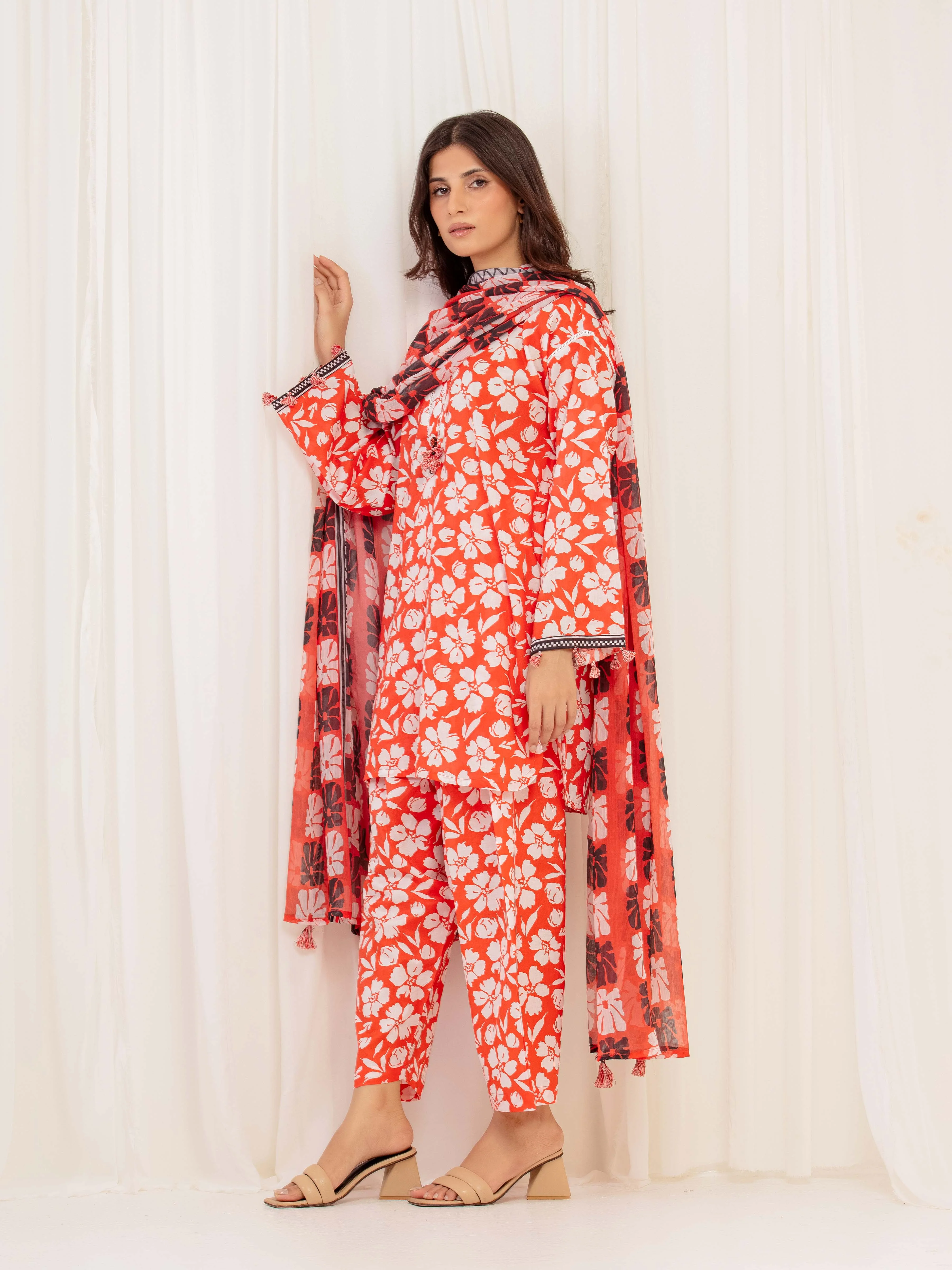 Pret Printed Lawn Suit - EWTKP5-81999-3P - Image 5