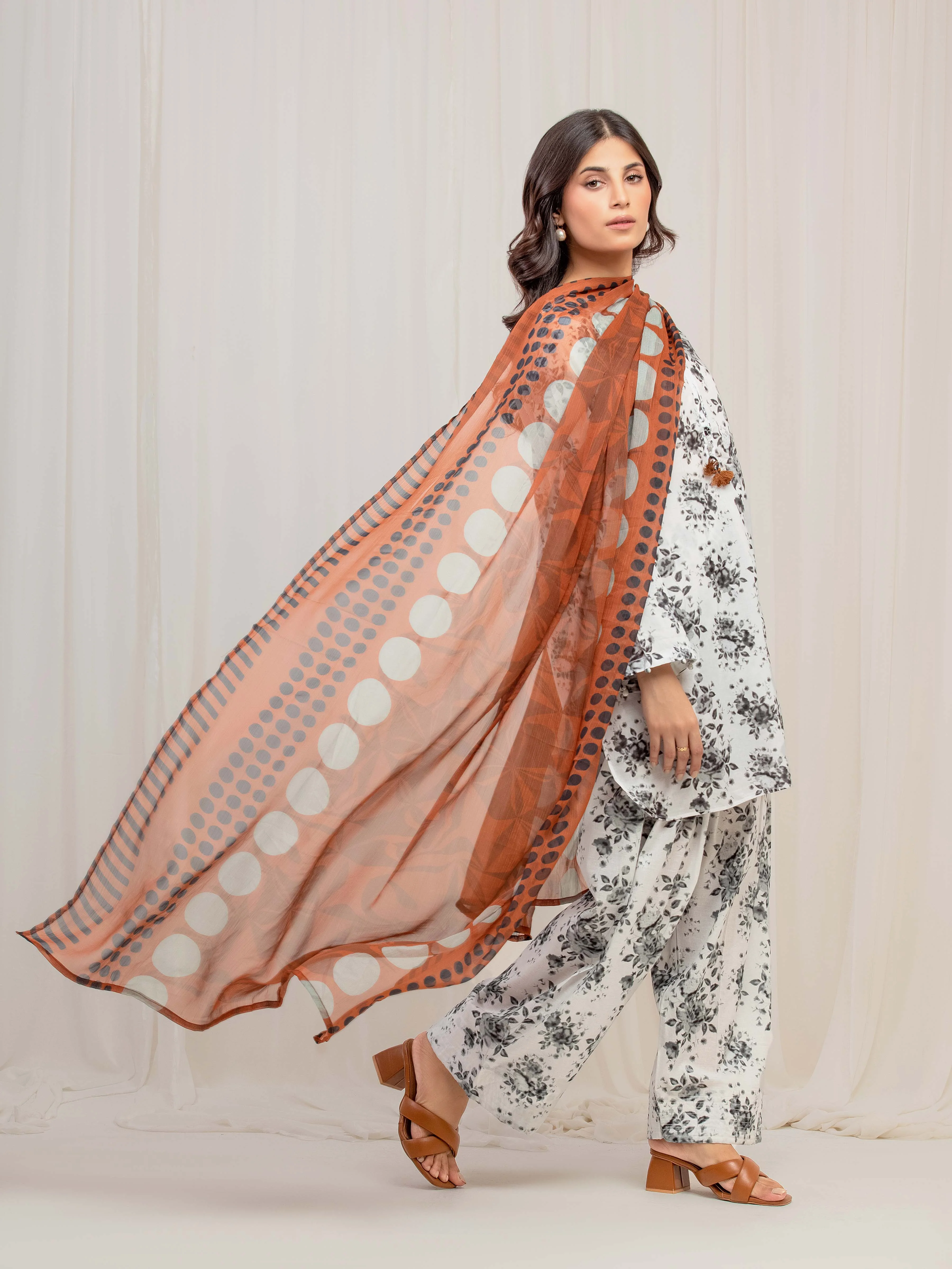 Pret Printed Lawn Suit - EWTKP5-82001-3P - Image 5