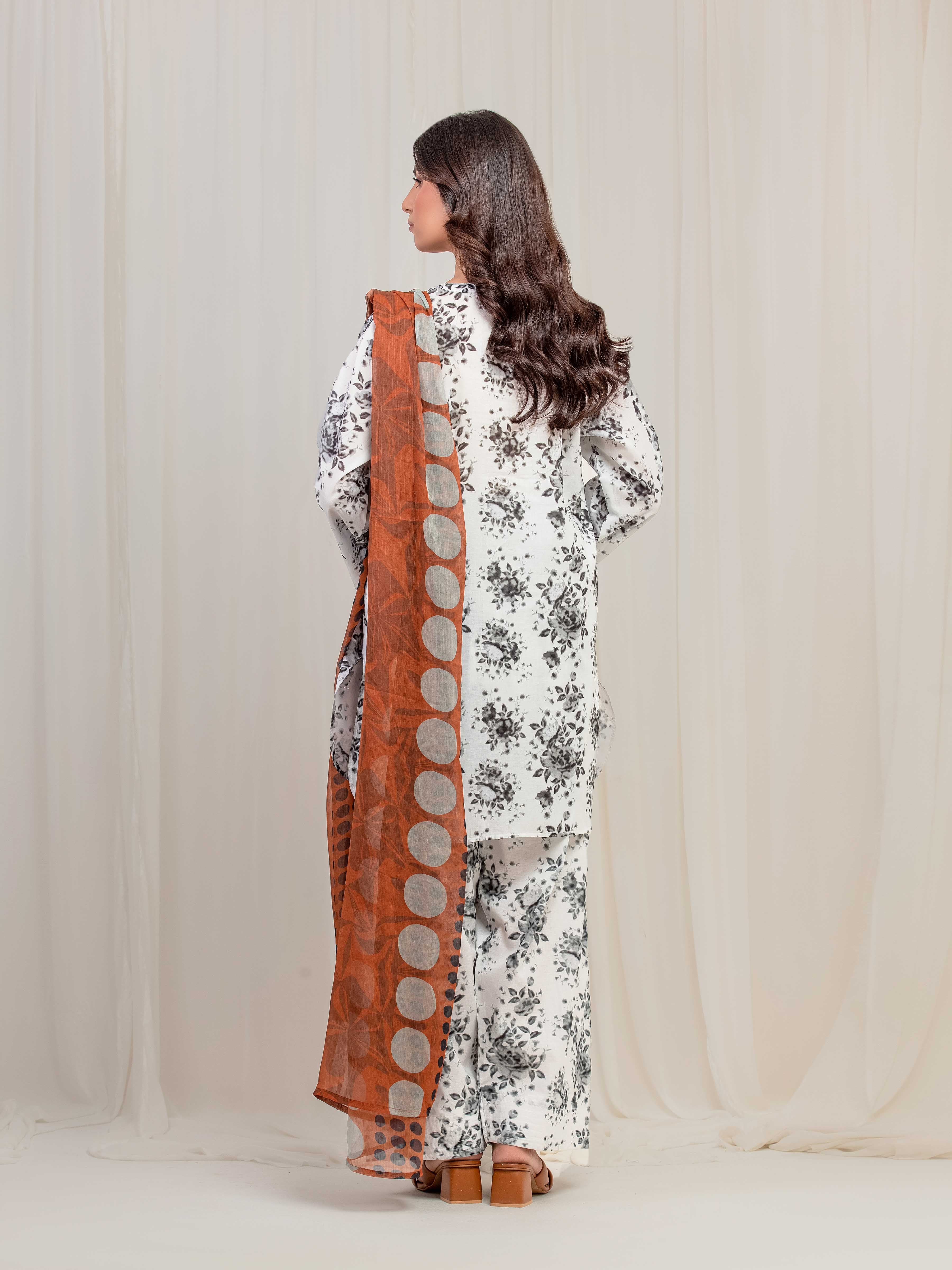 Pret Printed Lawn Suit - EWTKP5-82001-3P - Image 6