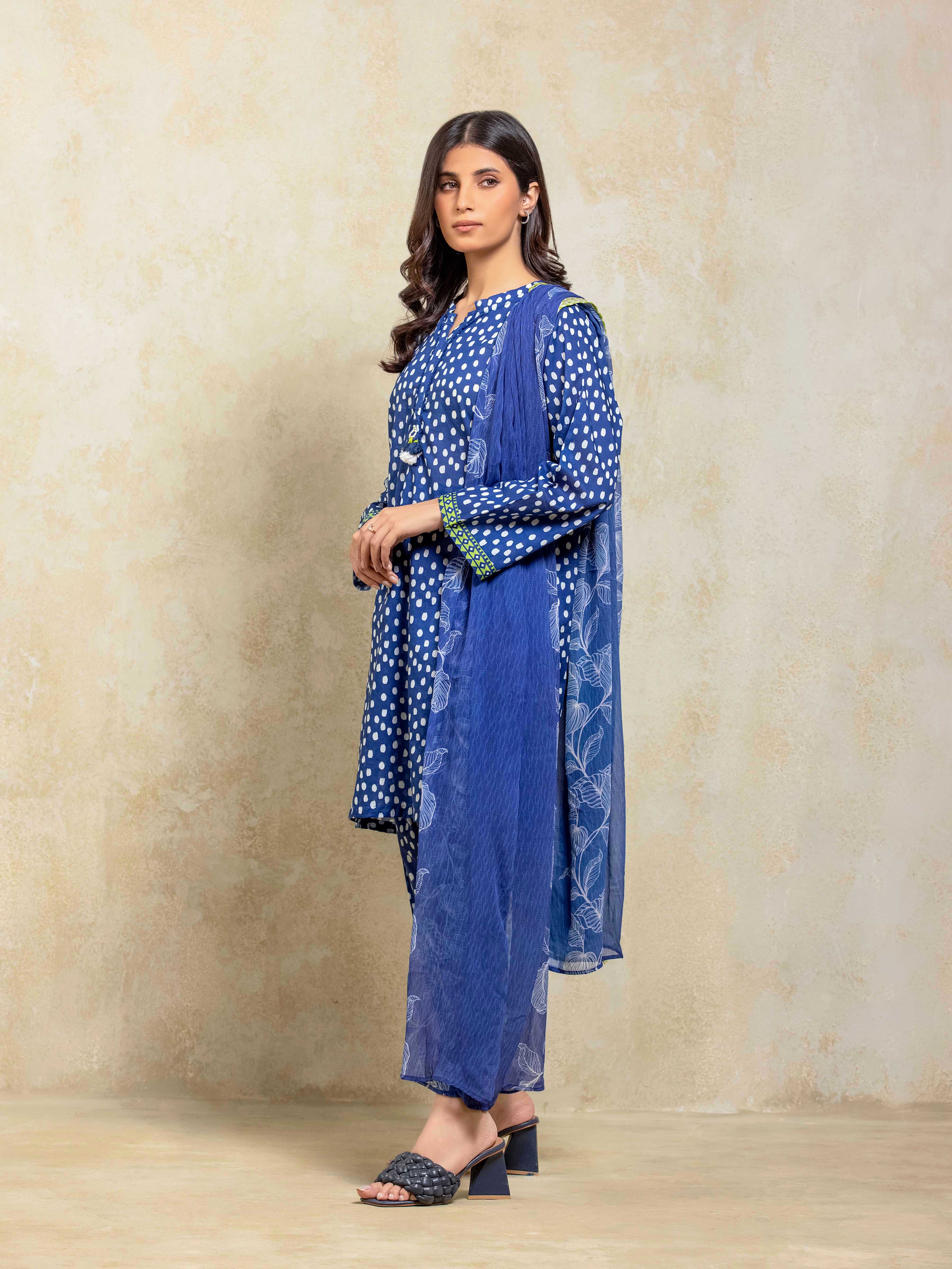 Pret Printed Lawn Suit - EWTKP5-82002-3P - Image 5
