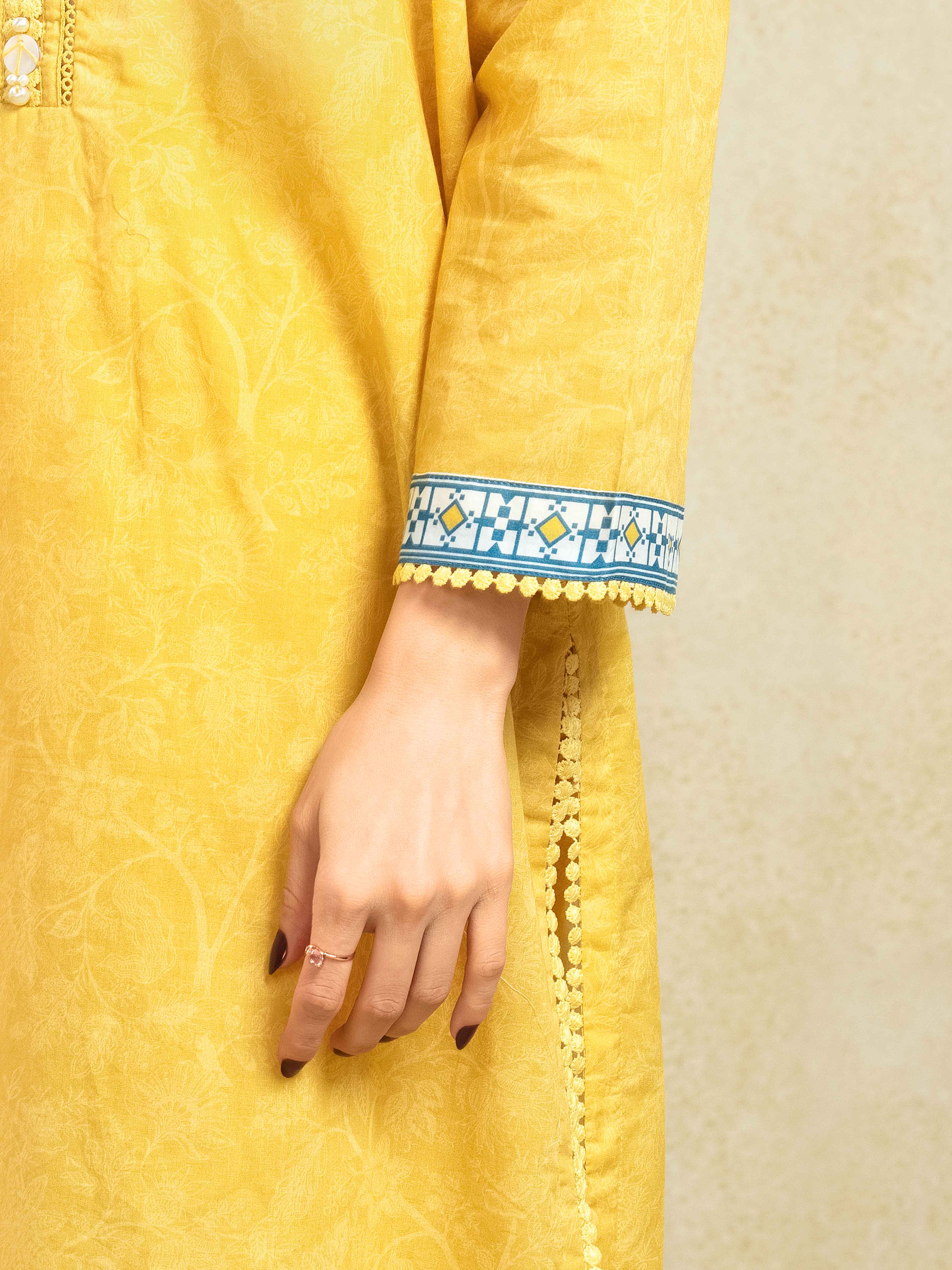 Pret Printed Lawn Suit - EWTKP5-82003-3P - Image 4