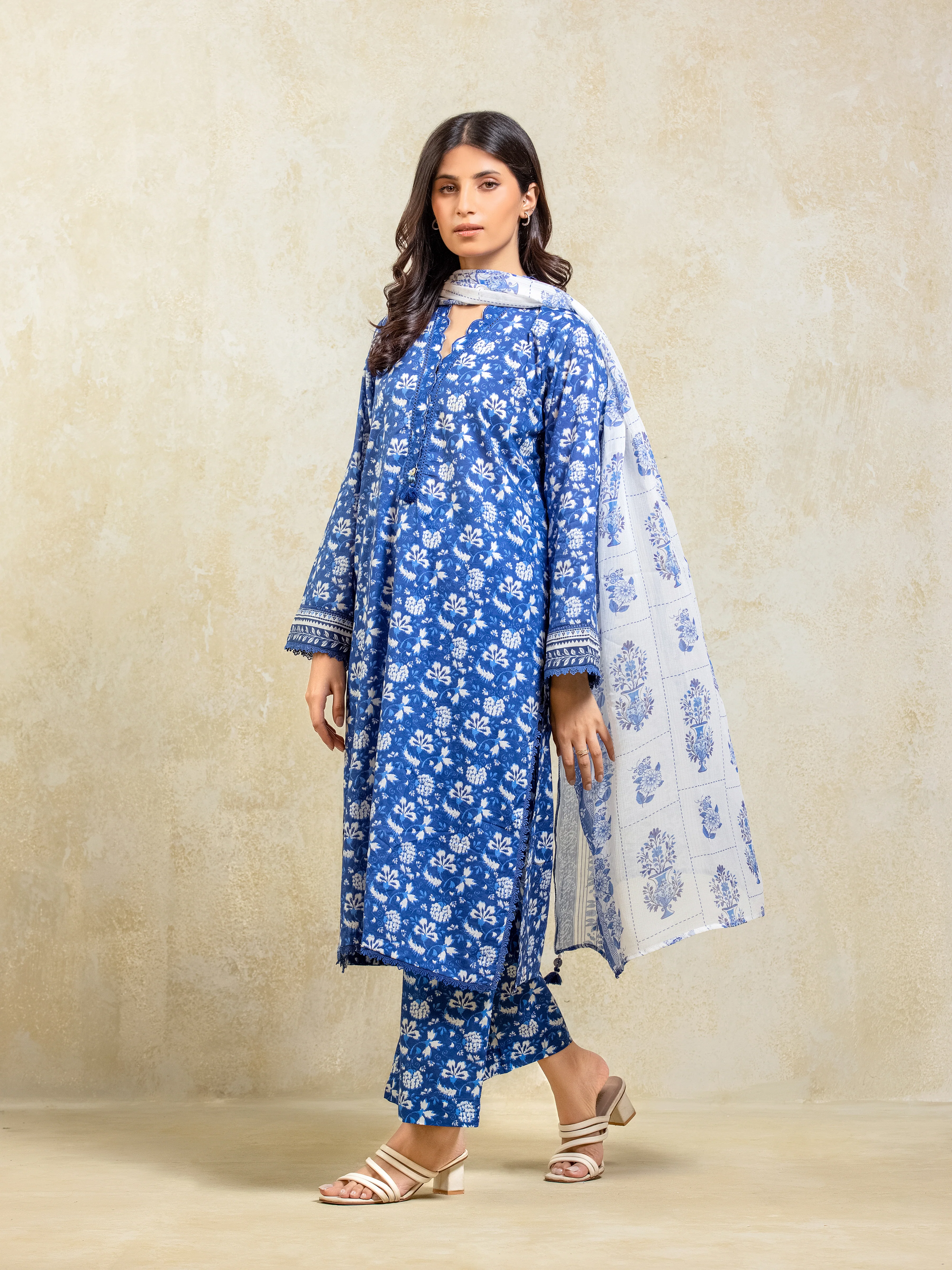 Pret Printed Lawn Suit - EWTKP5-82018-3P - Image 2