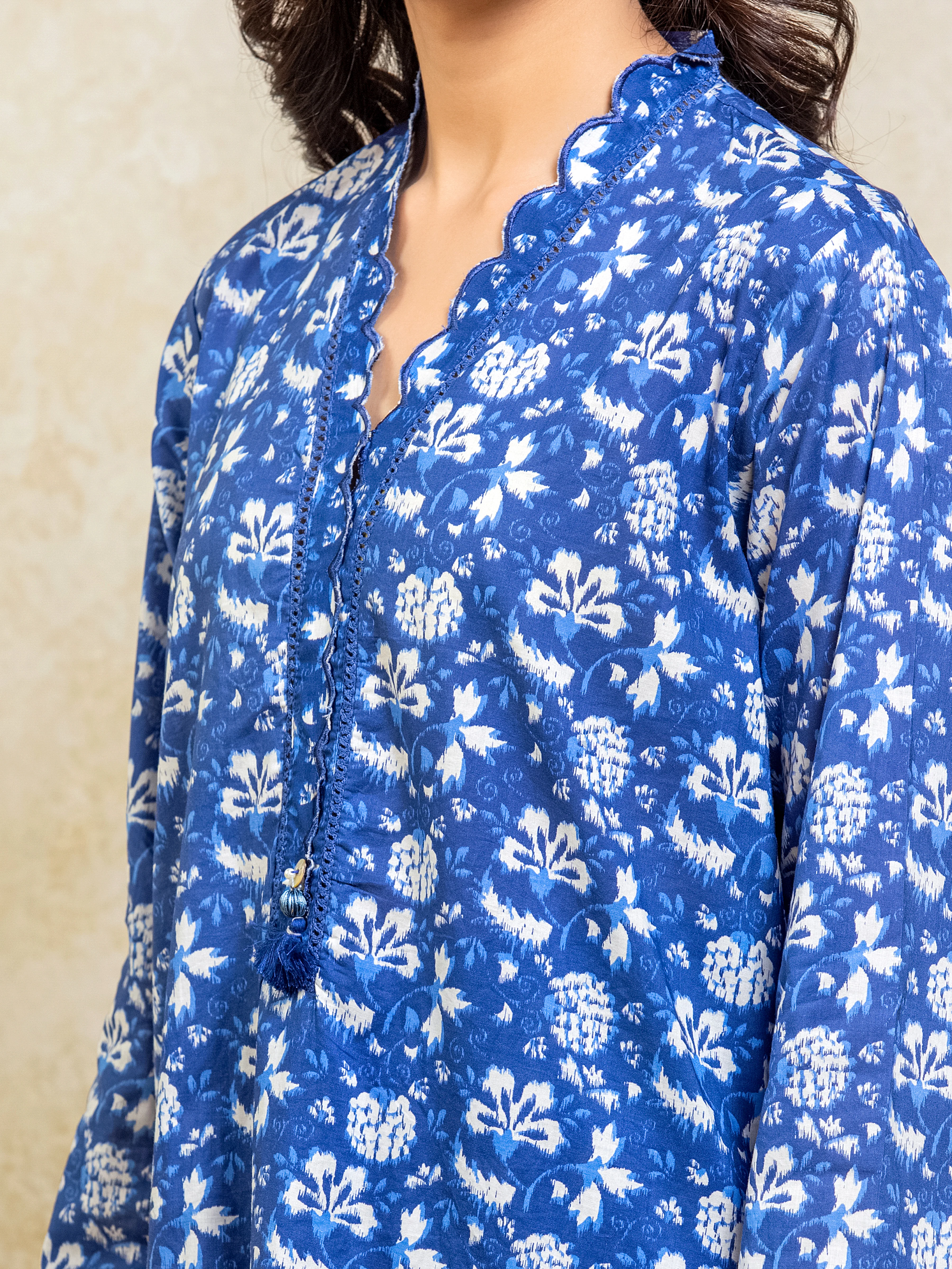 Pret Printed Lawn Suit - EWTKP5-82018-3P - Image 3