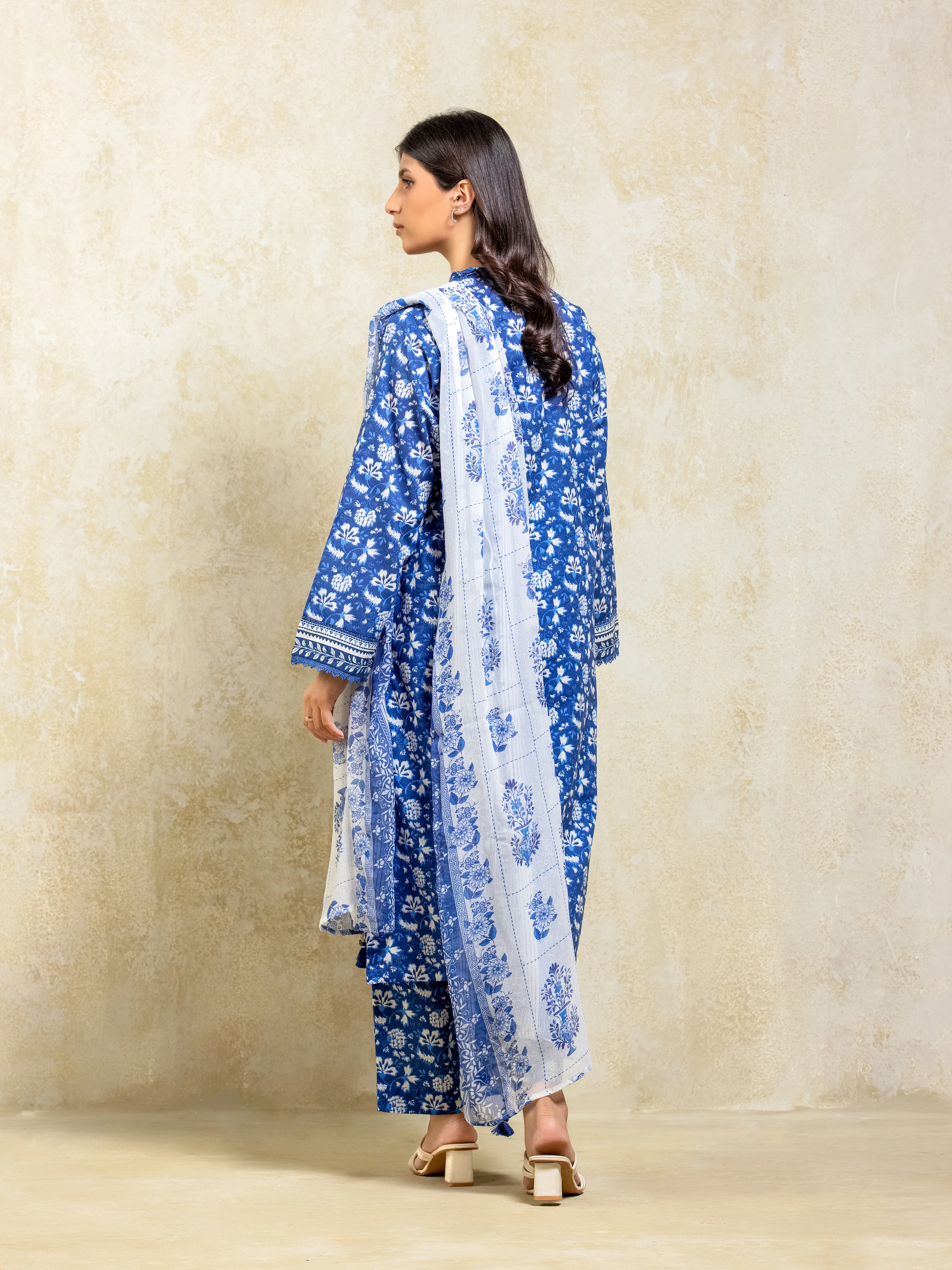 Pret Printed Lawn Suit - EWTKP5-82018-3P - Image 5