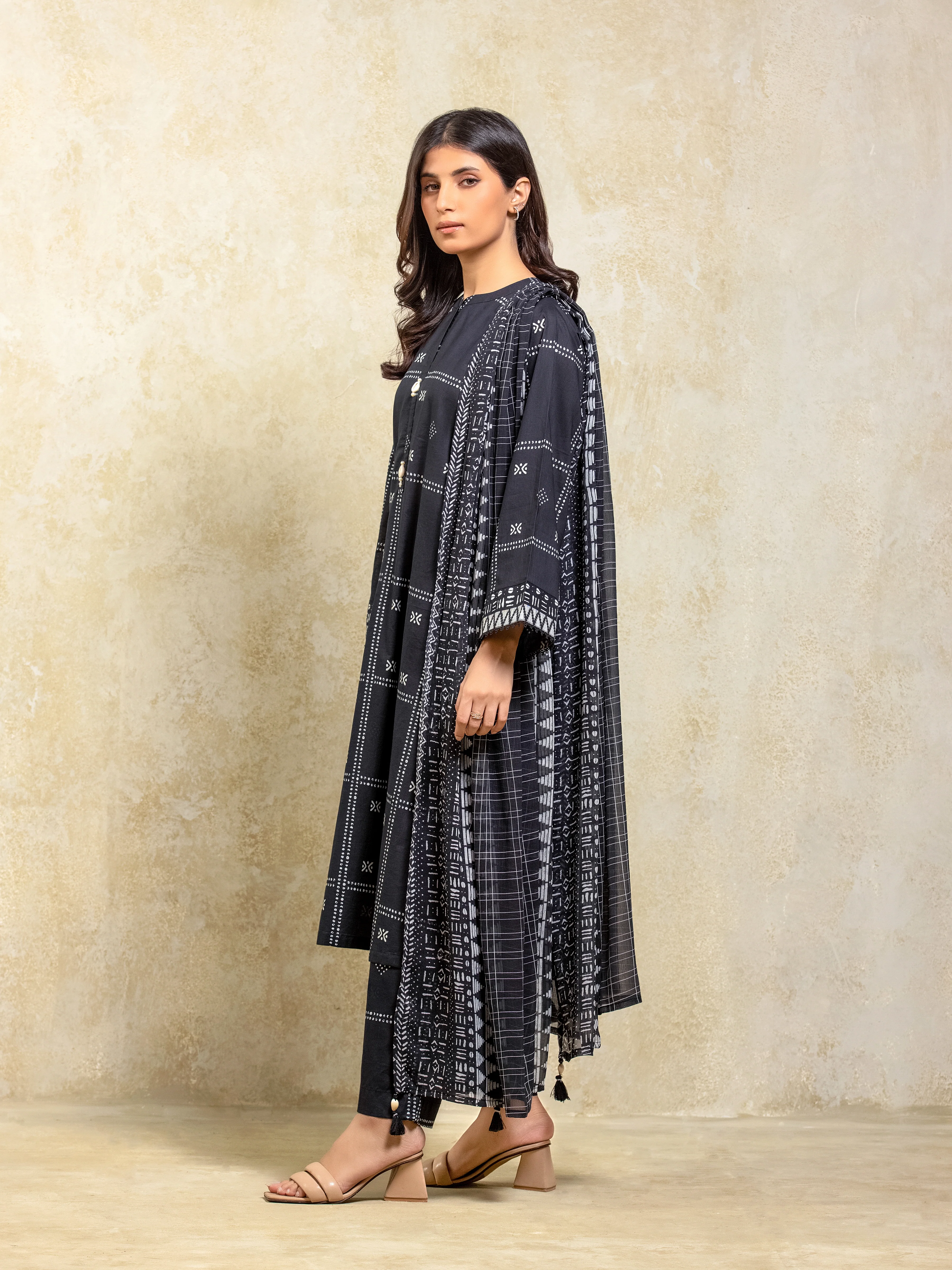 Pret Printed Lawn Suit - EWTKP5-82020-3P - Image 4