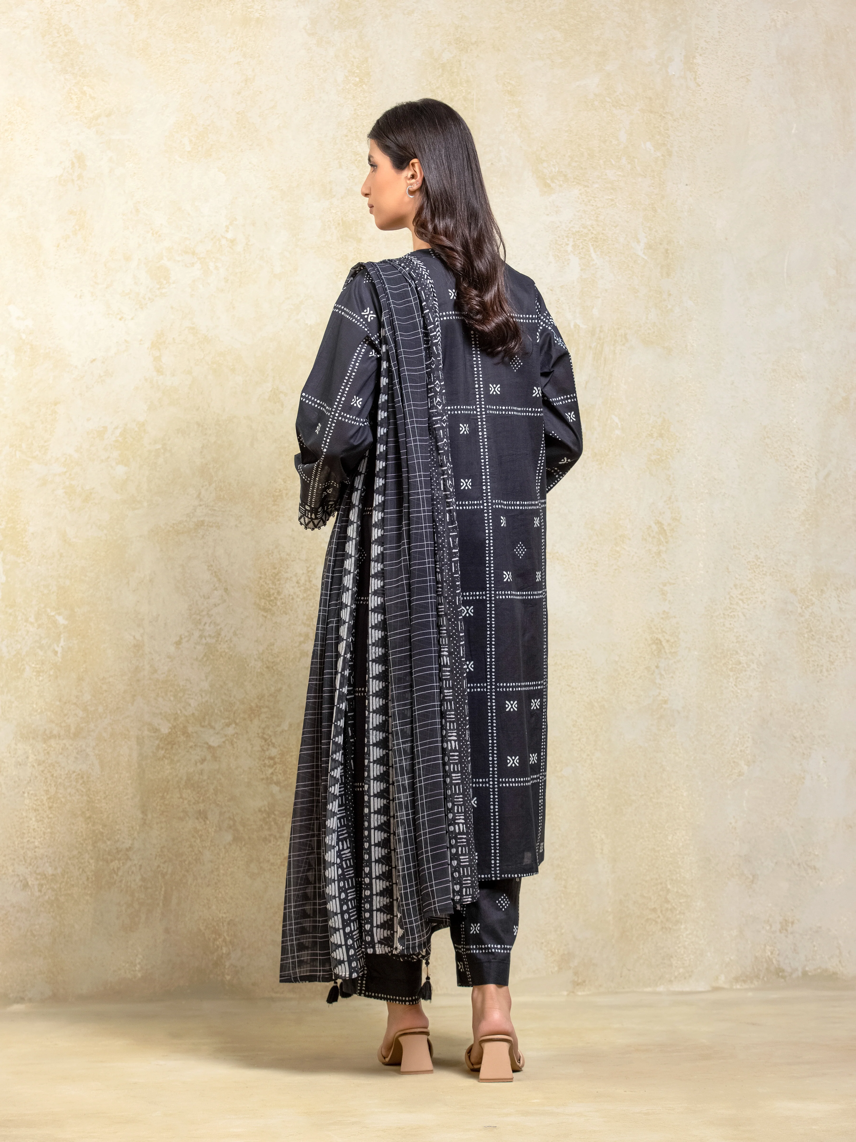 Pret Printed Lawn Suit - EWTKP5-82020-3P - Image 5