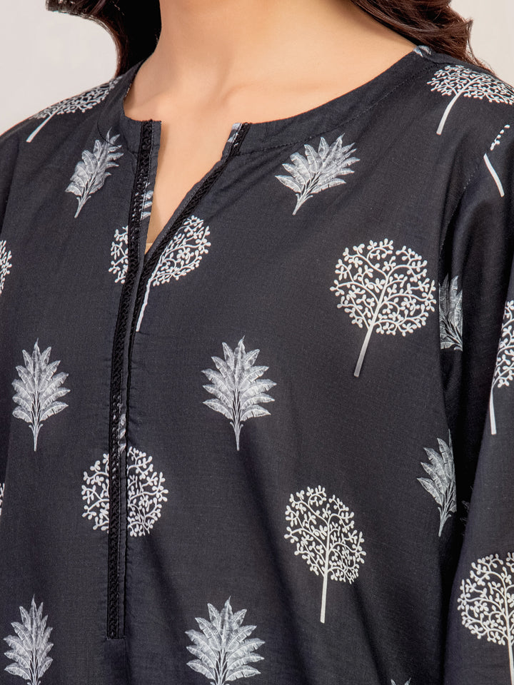 Pret Printed Lawn Suit - EWTKP5-82021-3P - Image 3