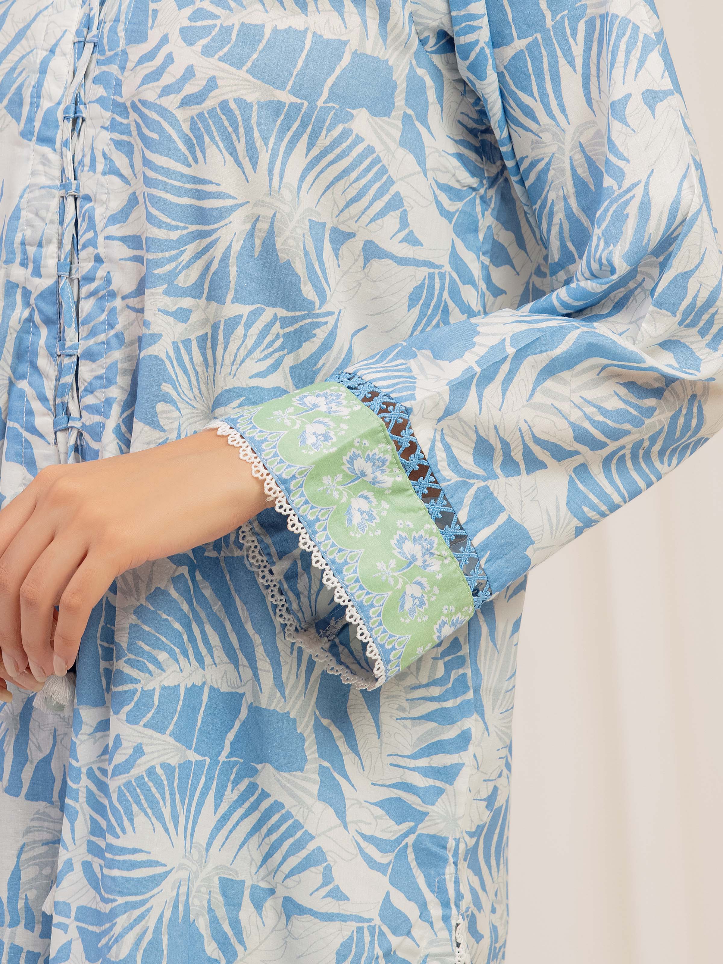 Pret Printed Lawn Suit - EWTKP5-82022-3P - Image 4