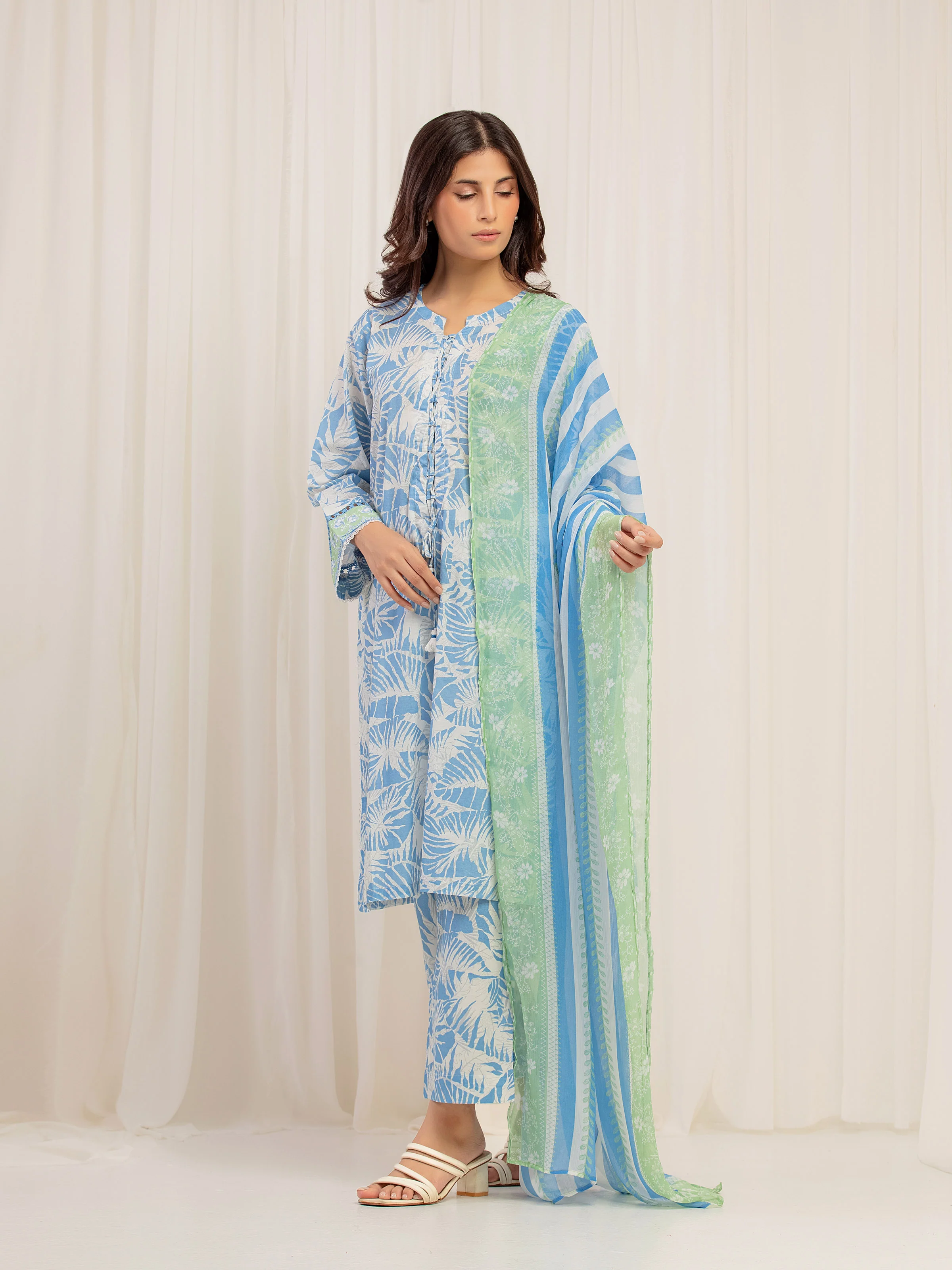 Pret Printed Lawn Suit - EWTKP5-82022-3P - Image 5