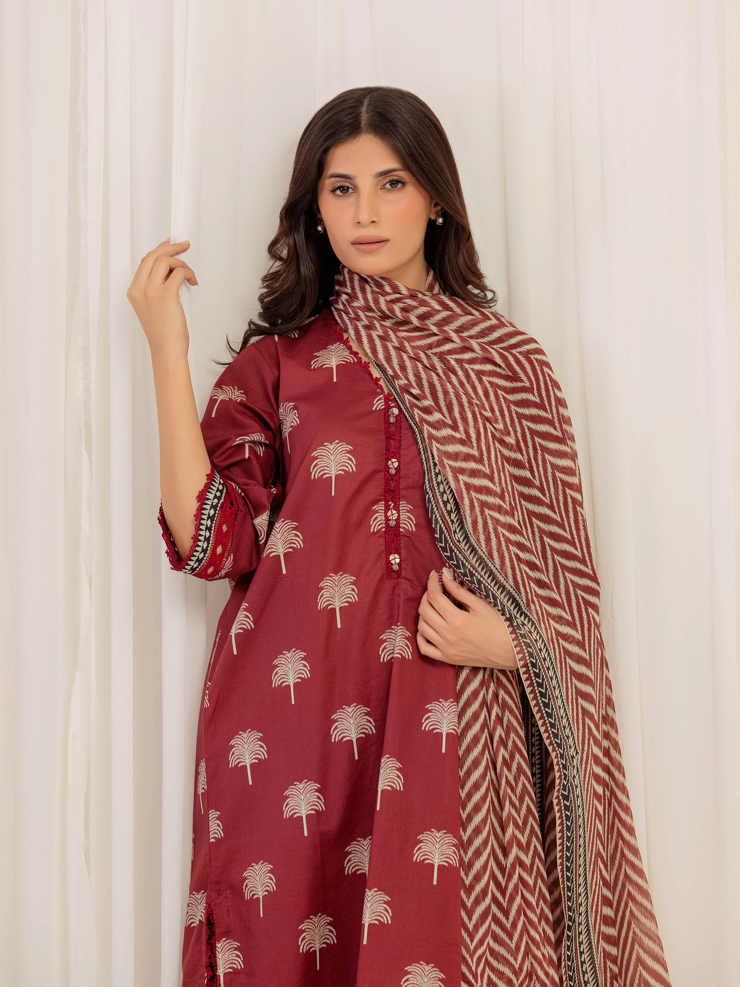 Pret Printed Lawn Suit - EWTKP5-82024-3P - Image 2