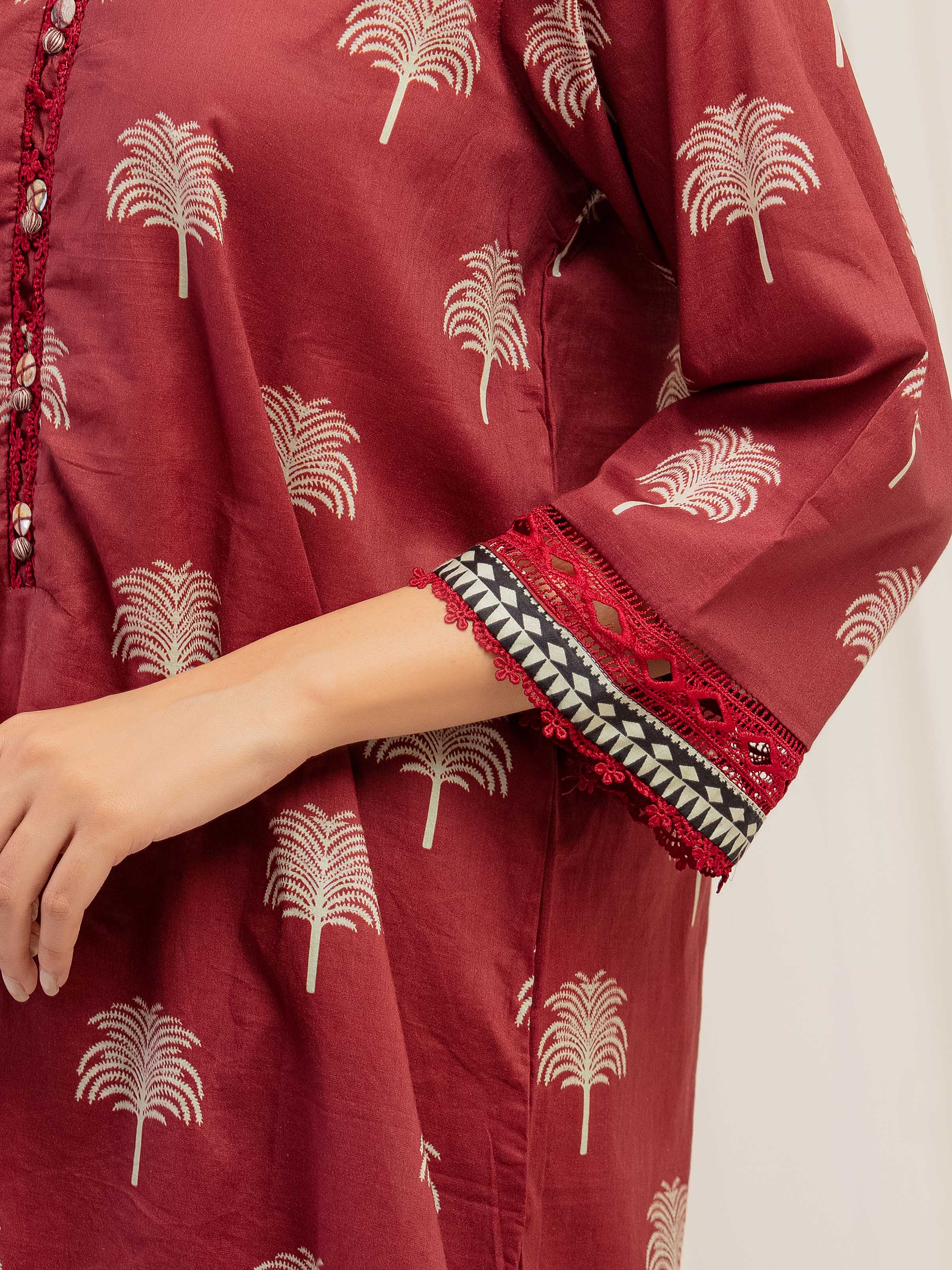 Pret Printed Lawn Suit - EWTKP5-82024-3P - Image 4