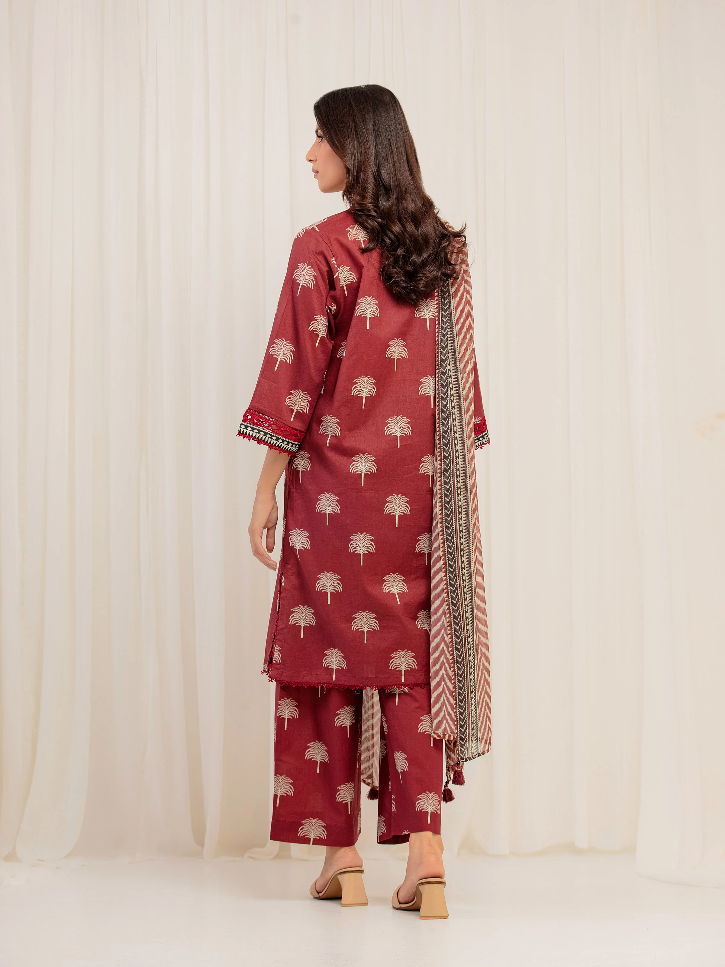 Pret Printed Lawn Suit - EWTKP5-82024-3P - Image 6