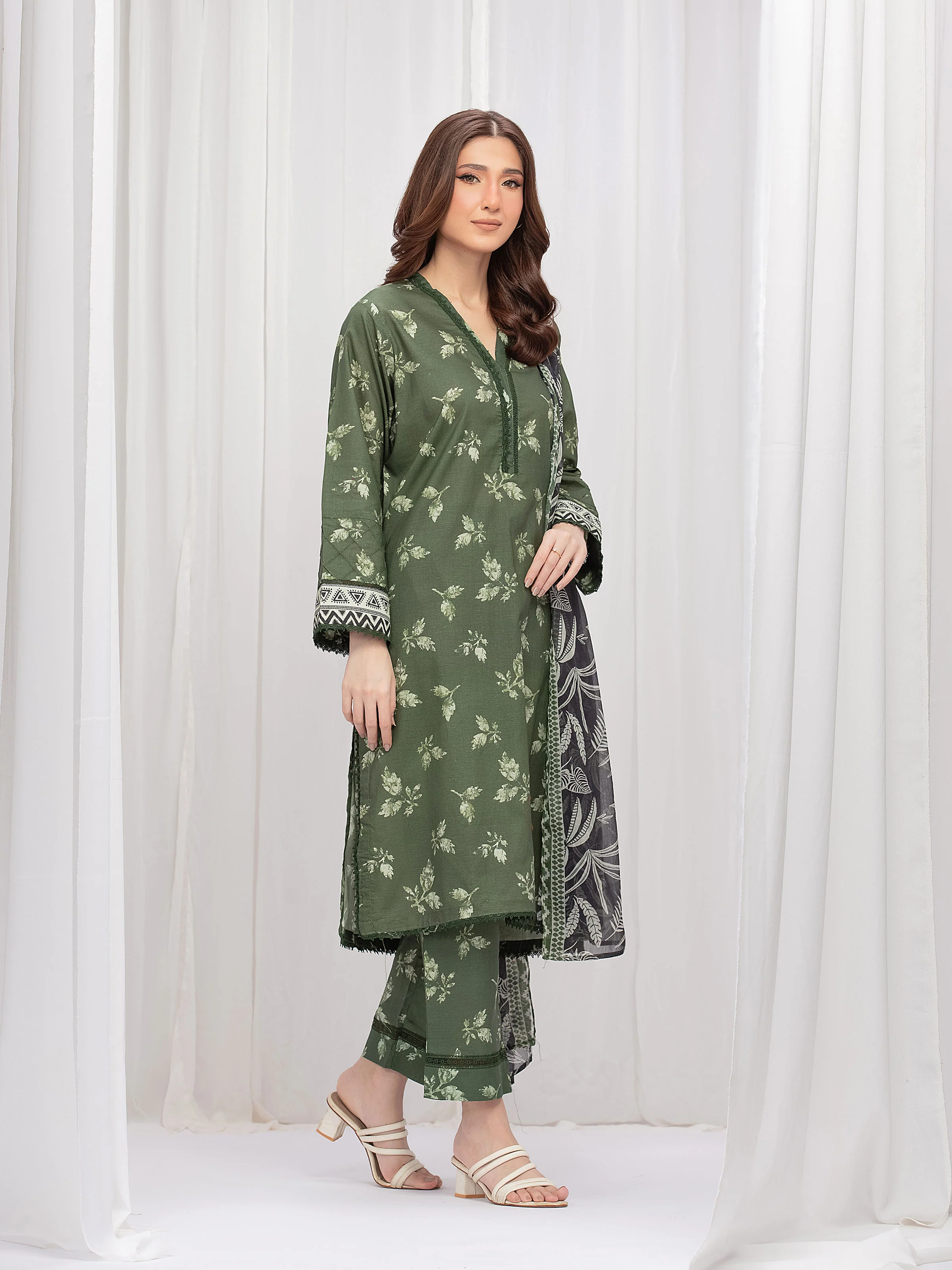 Pret Printed Lawn Suit - EWTKP5-82025-3P - Image 5
