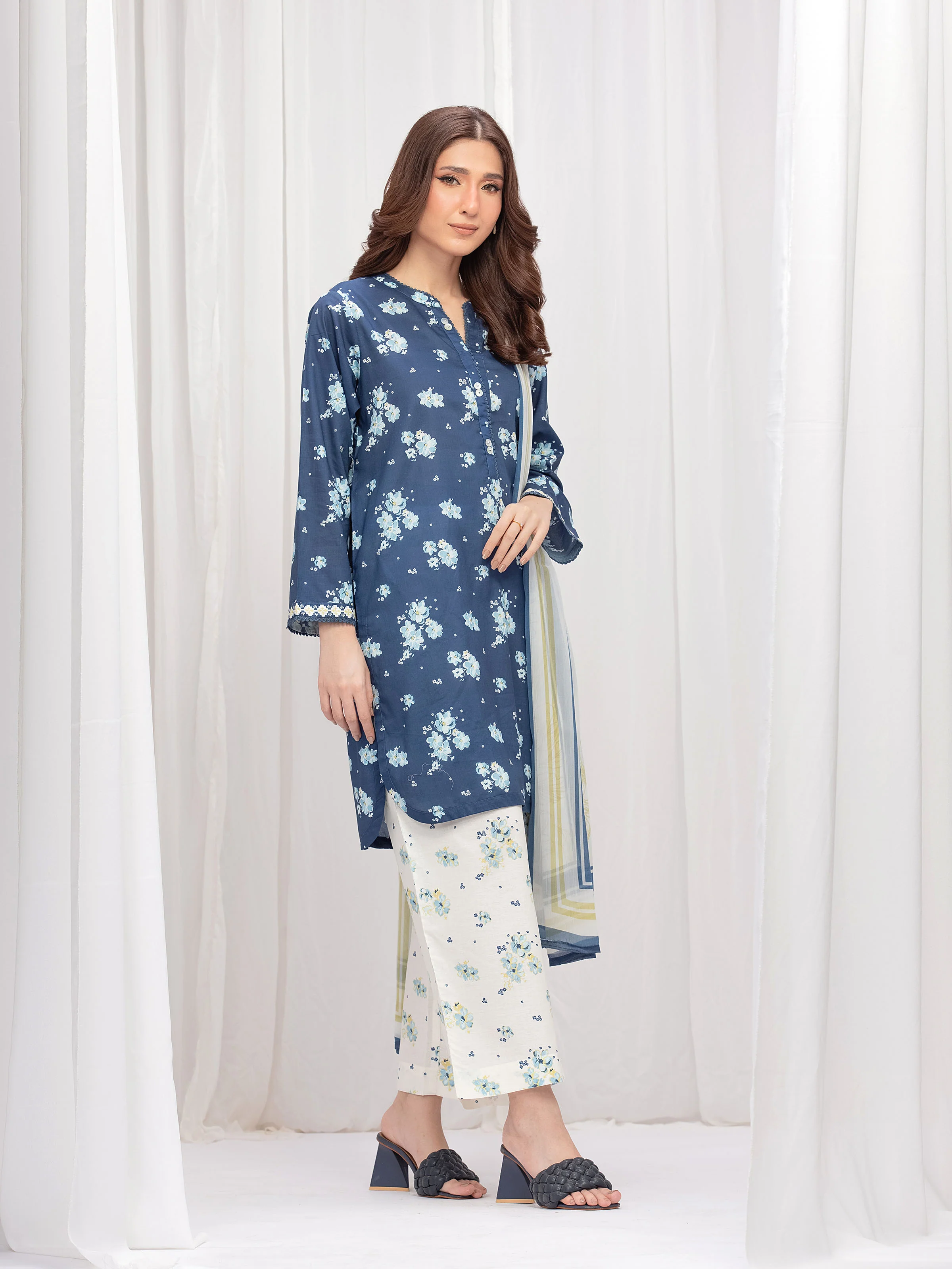 Pret Printed Lawn Suit - EWTKP5-82497-3P - Image 5
