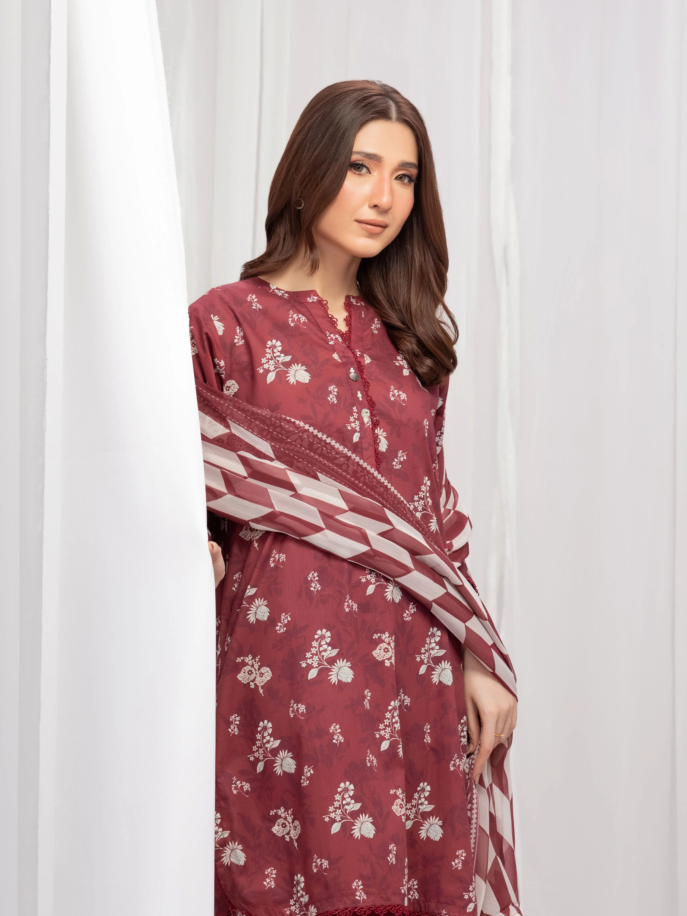 Pret Printed Lawn Suit - EWTKP5-83003-3P - Image 2