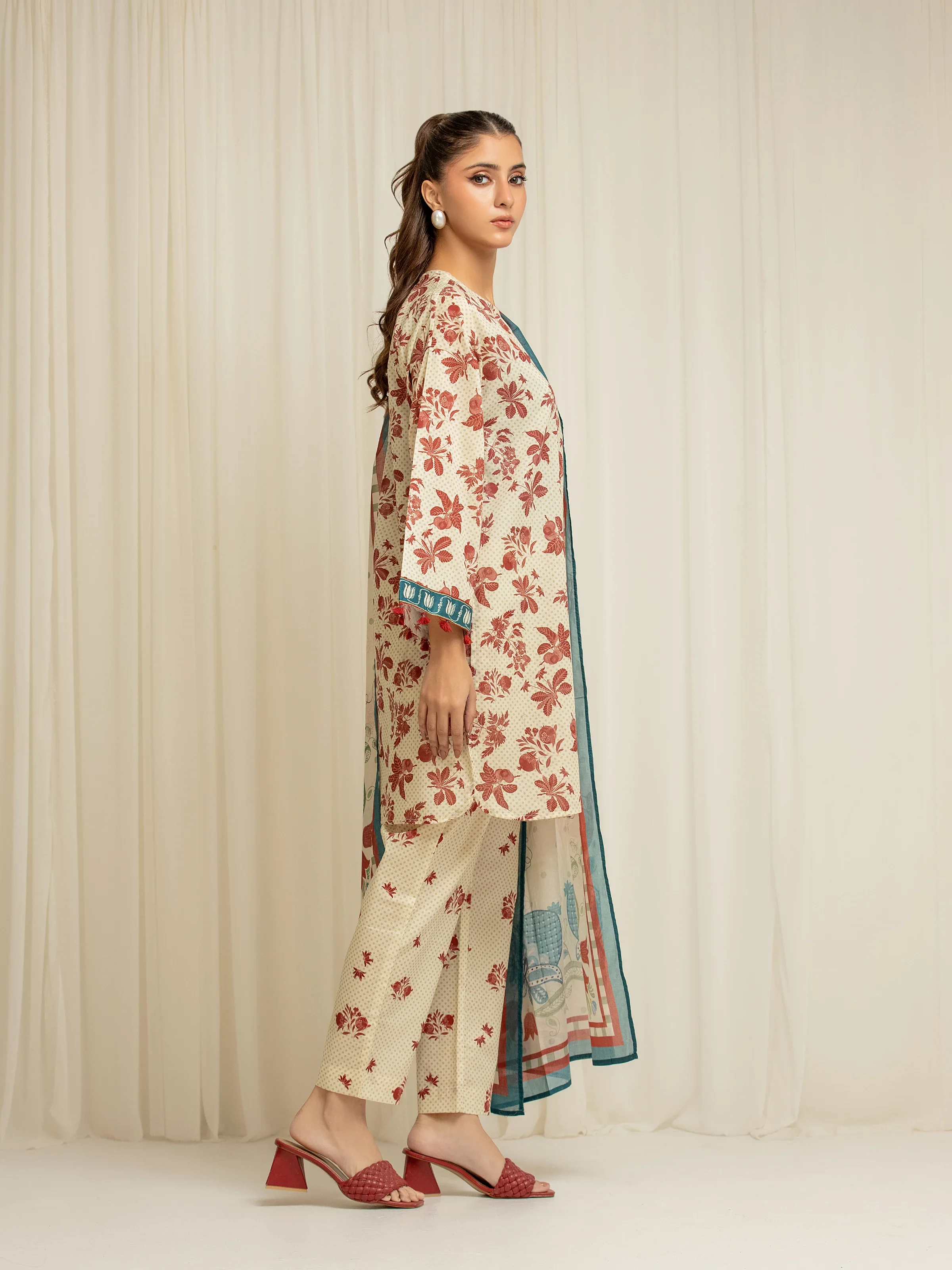 Pret Printed Lawn Suit - EWTKP6-86047-3P - Image 5