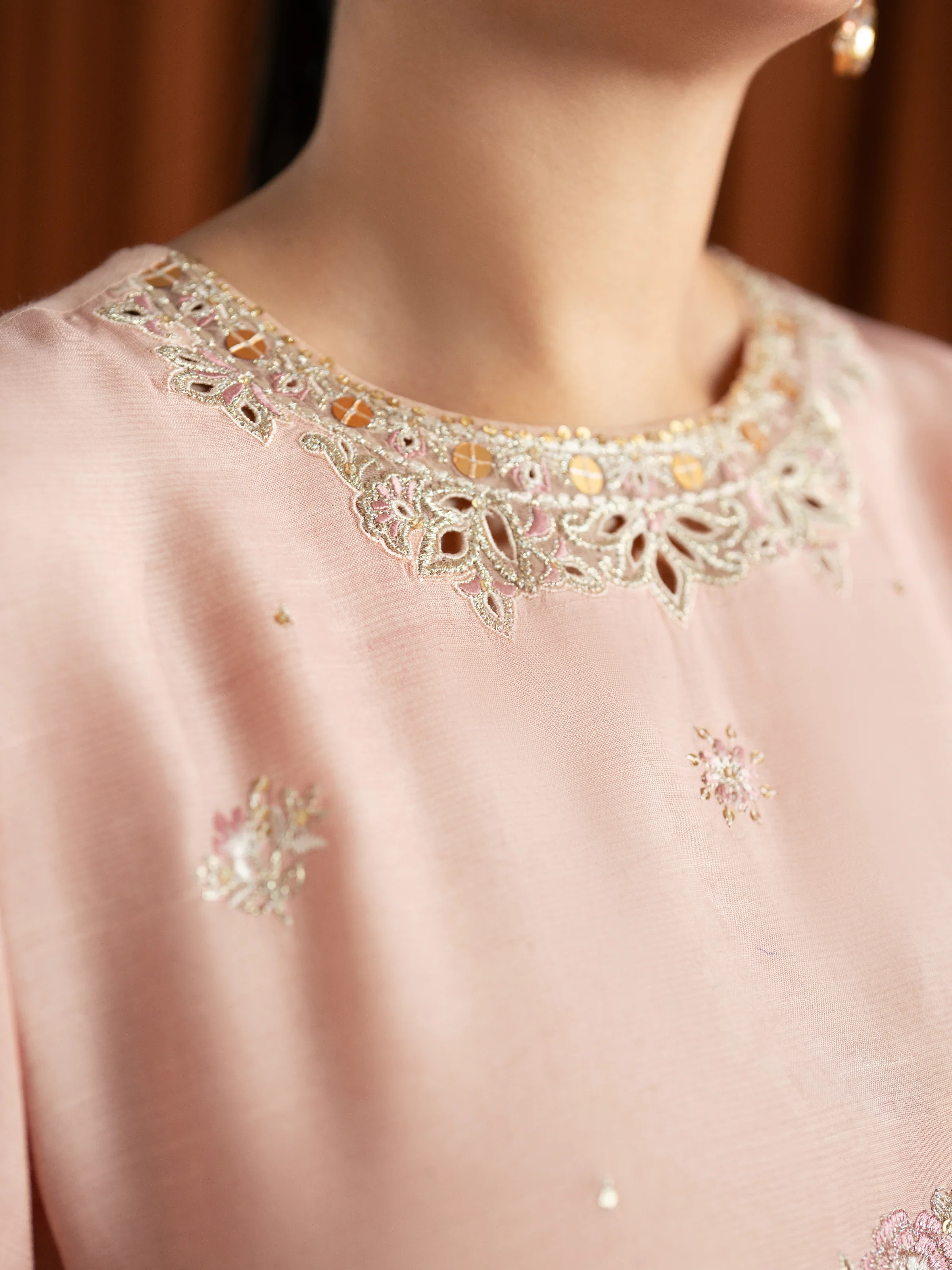 Pret Embroidered Raw Silk Suit - EWTPLE24-00036-3P - Image 3