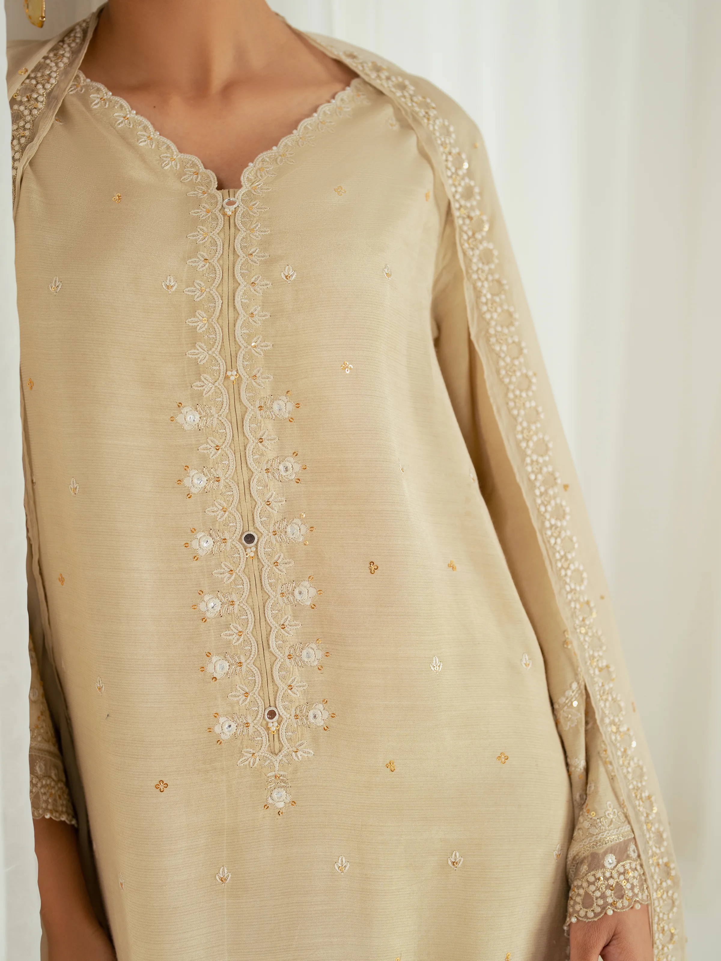 Pret Embroidered Raw Silk Suit - EWTPLE24-00038-3P - Image 4