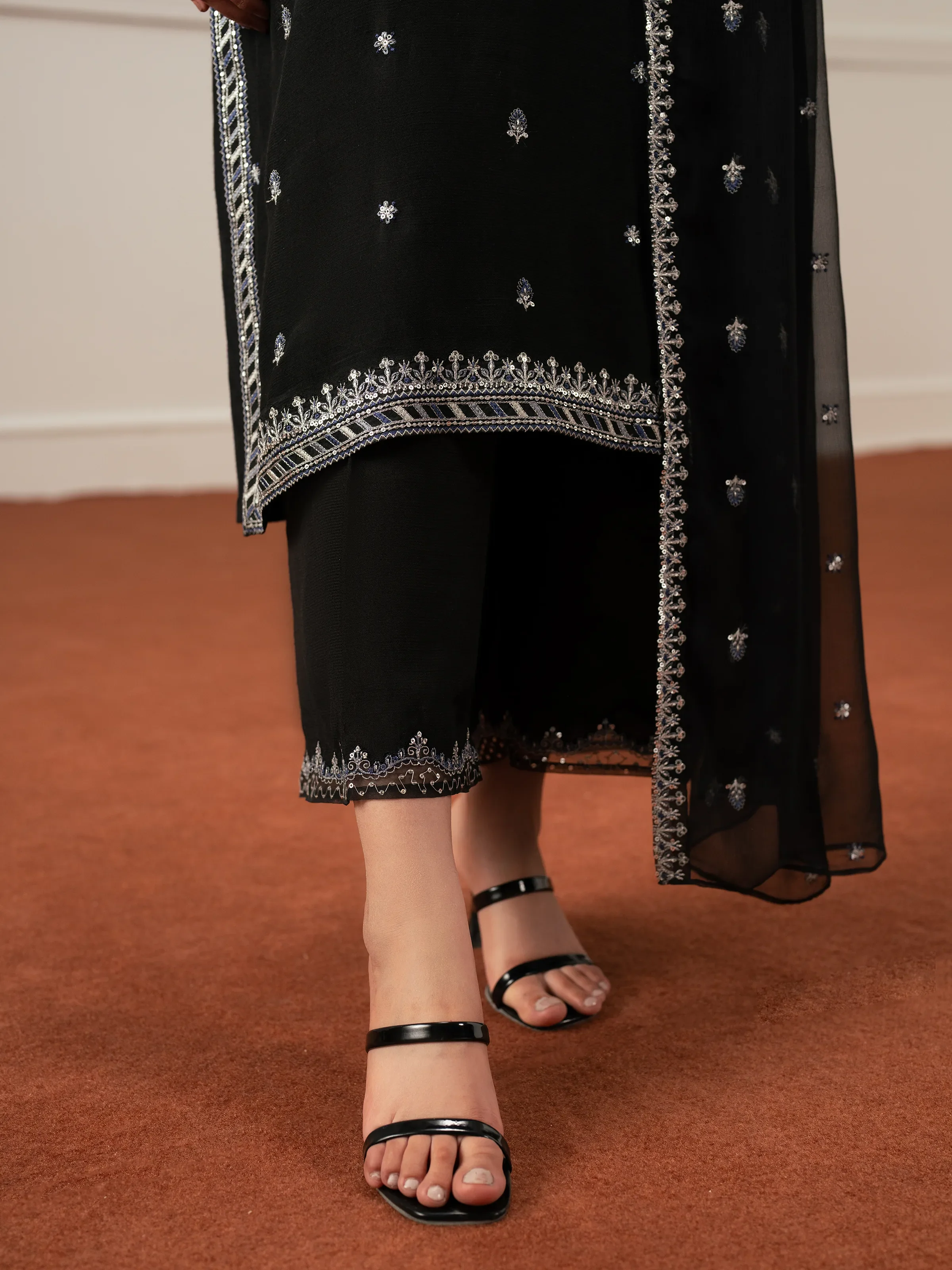 Pret Embroidered Raw Silk Suit - EWTPLE24-00042-3P - Image 4