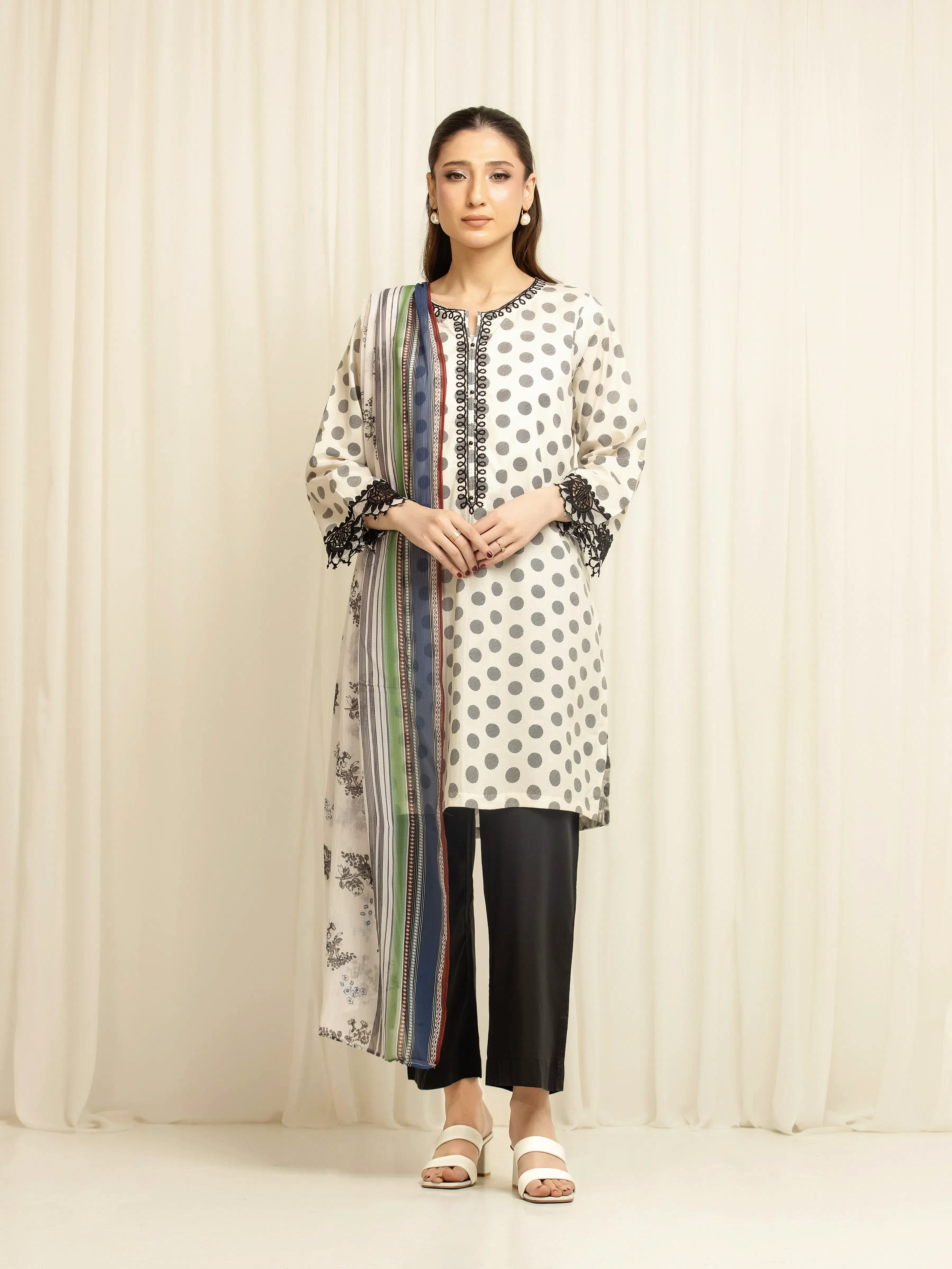 Pret Embroidered Cambric Suit - EWTKE5-85001-3P - Image 2