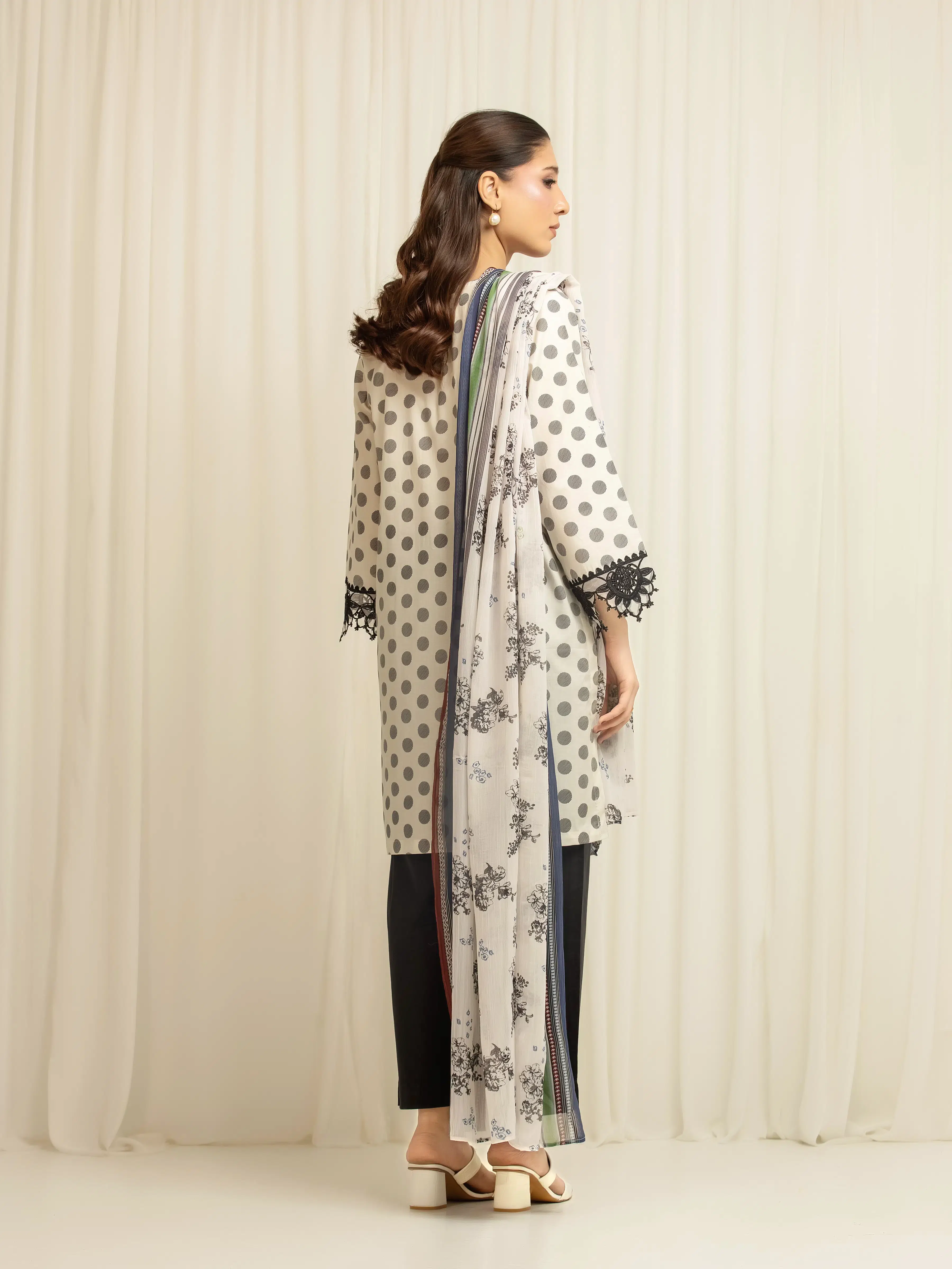 Pret Embroidered Cambric Suit - EWTKE5-85001-3P - Image 6
