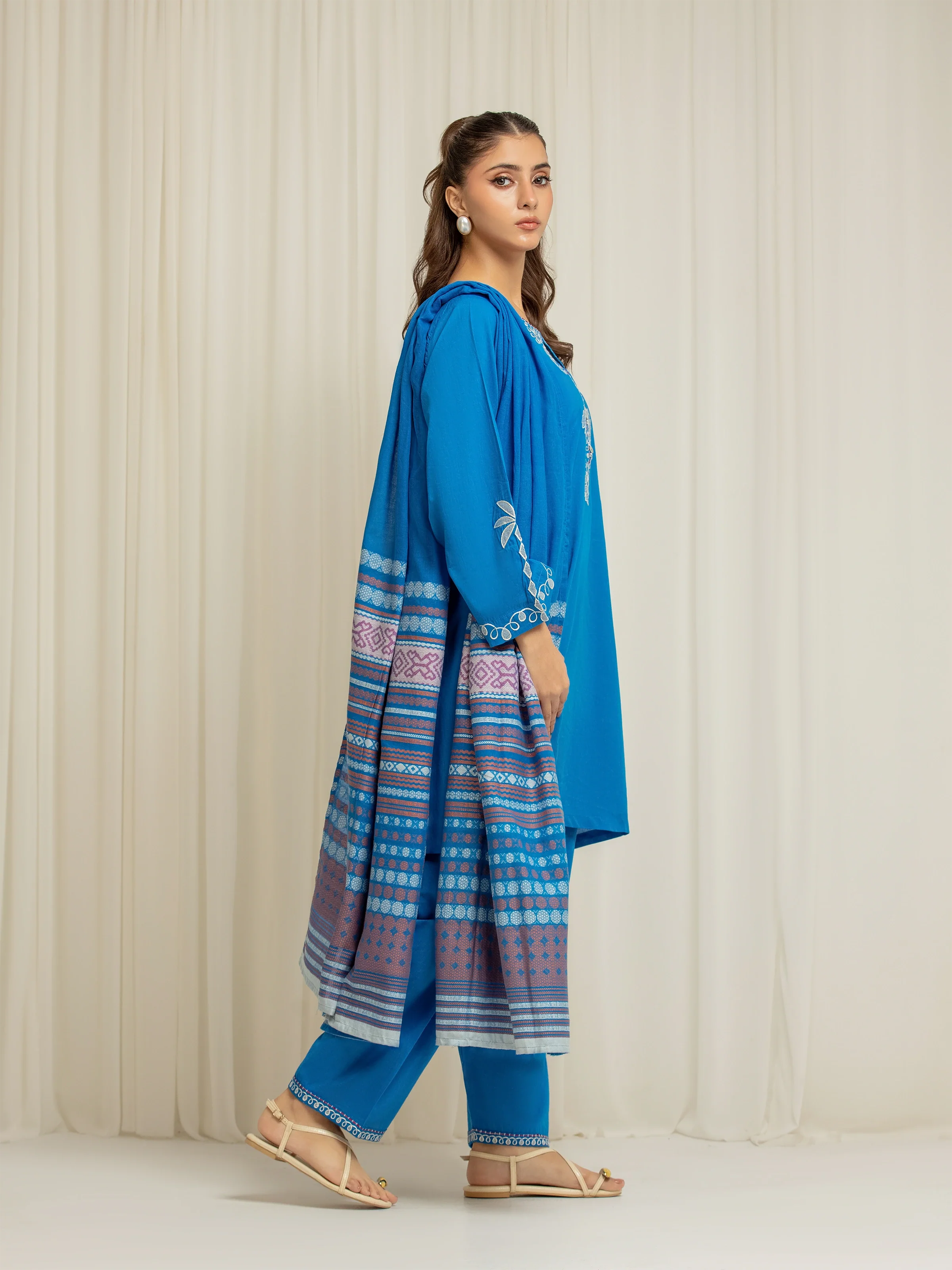 Pret Embroidered Cambric Suit - EWTKE5-85006-3P - Image 4