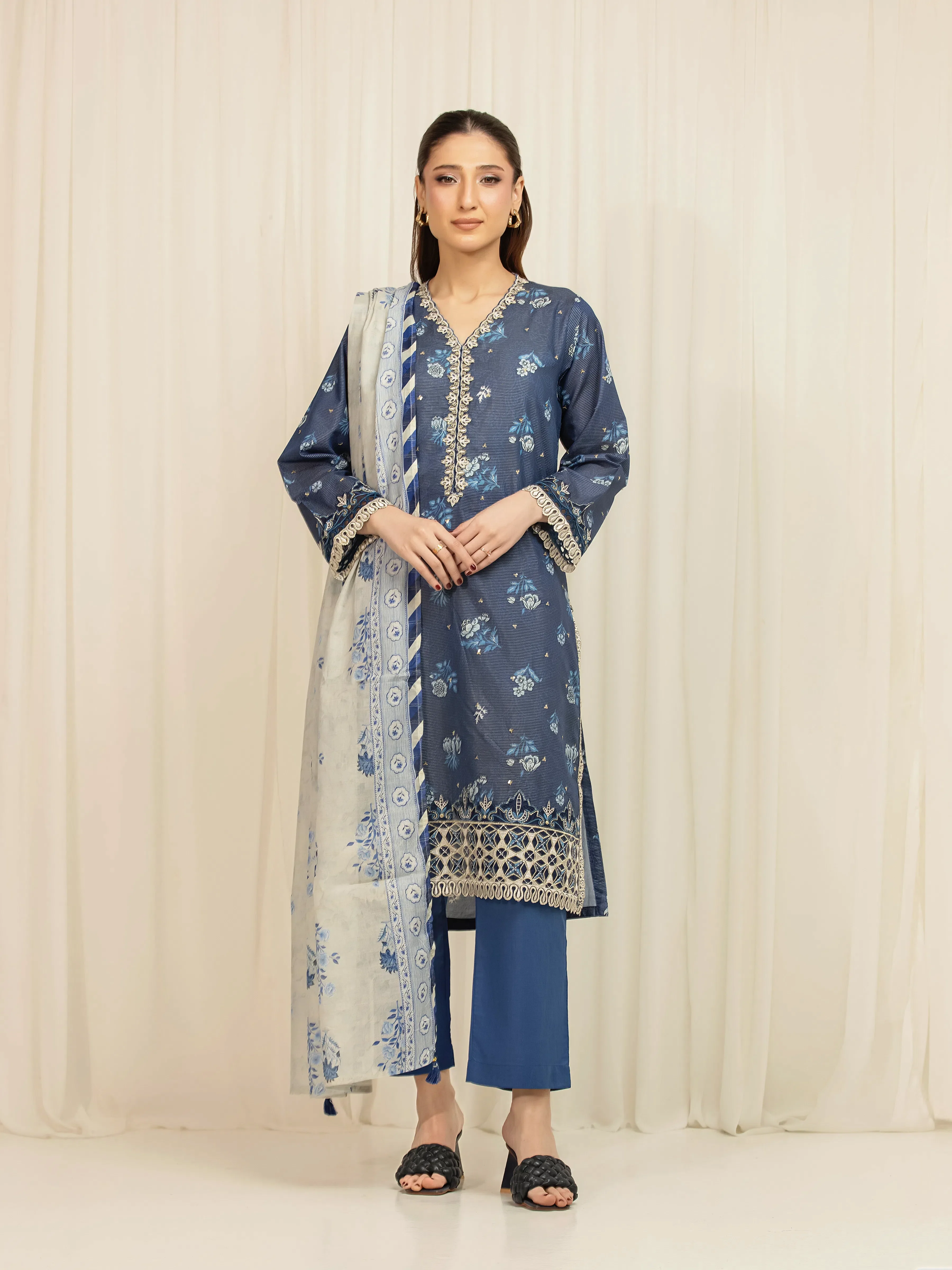 Pret Embroidered Lawn Suit - EWTKE5-82332-3P