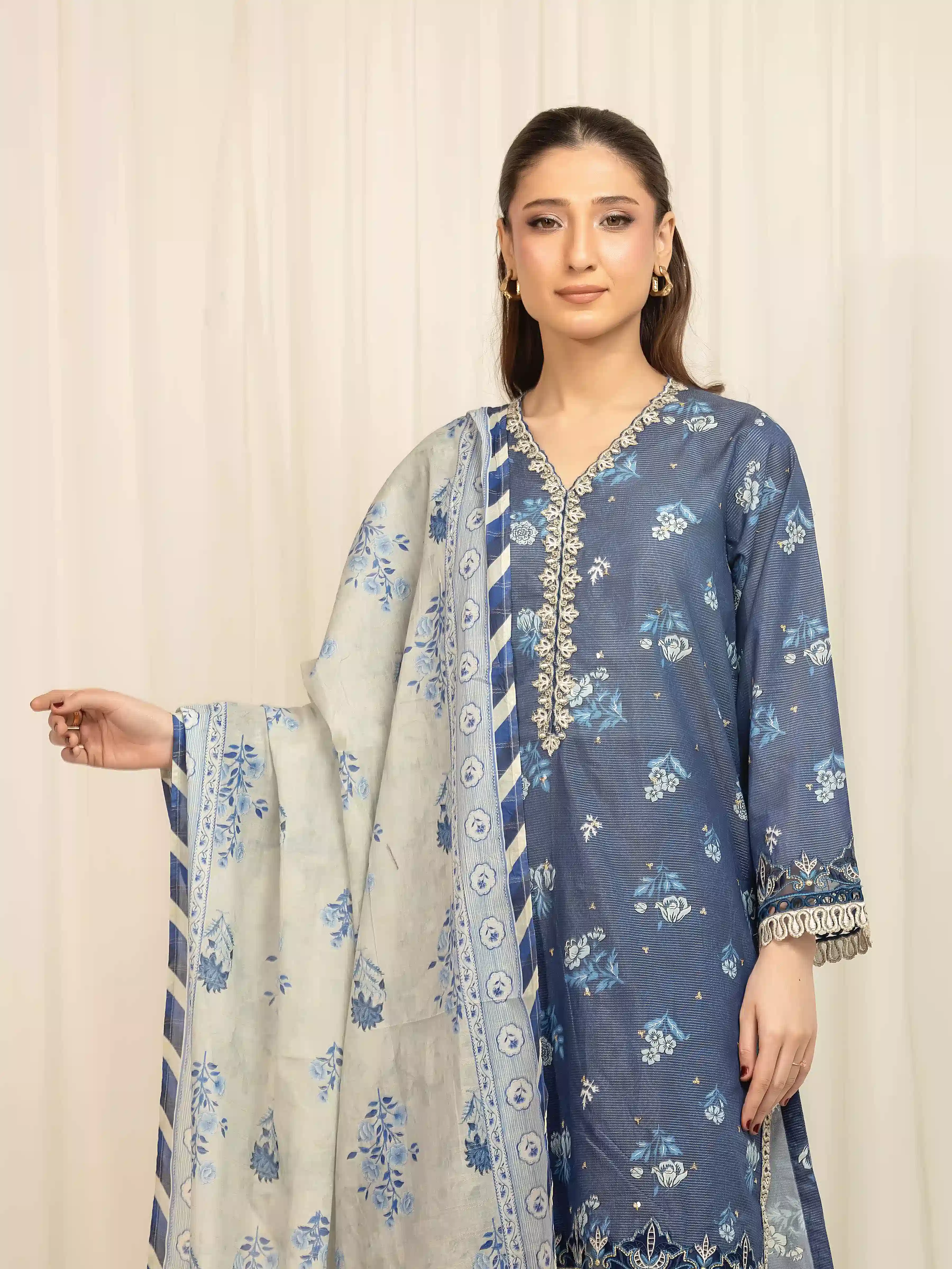 Pret Embroidered Lawn Suit - EWTKE5-82332-3P - Image 2