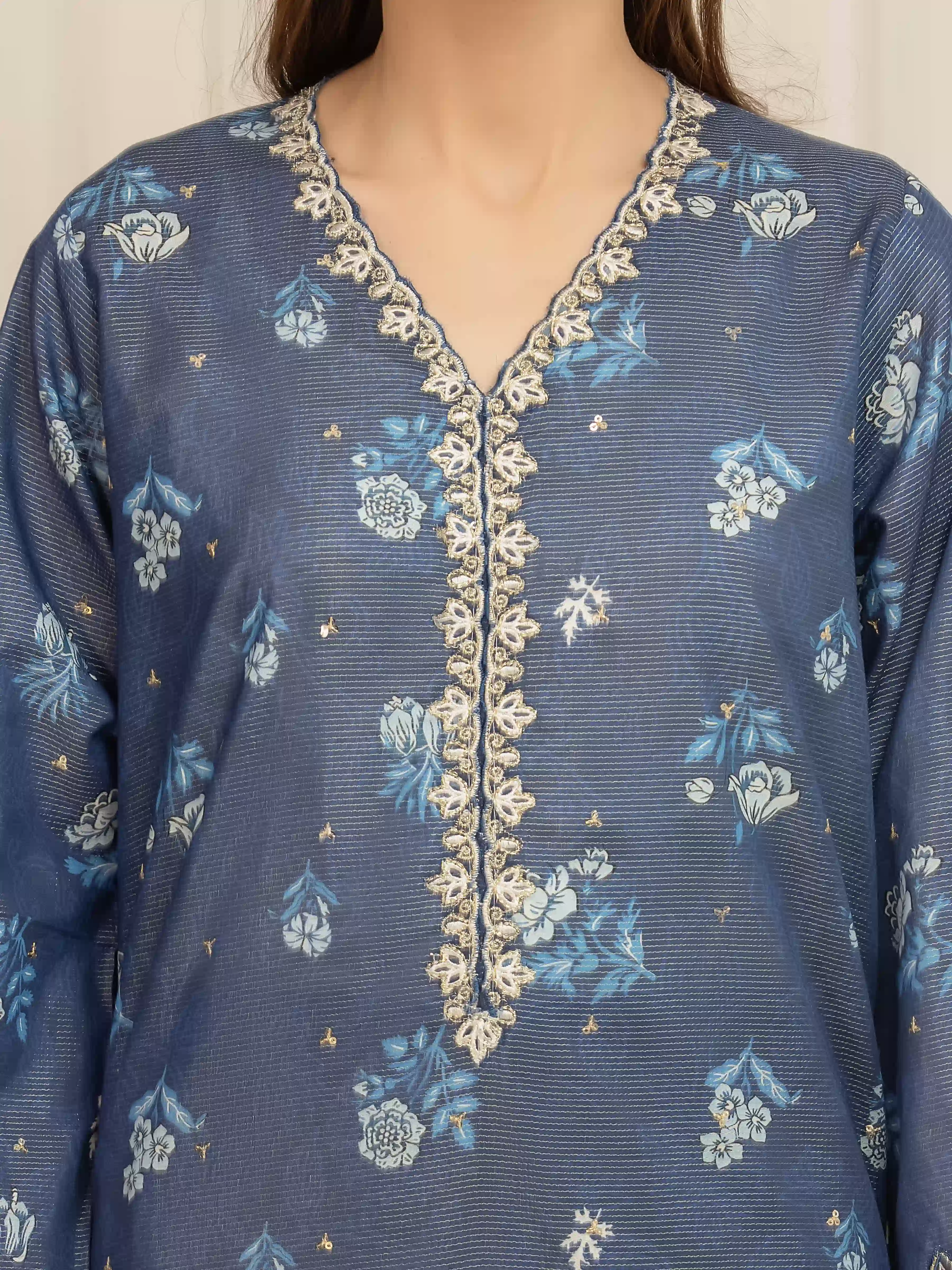 Pret Embroidered Lawn Suit - EWTKE5-82332-3P - Image 3