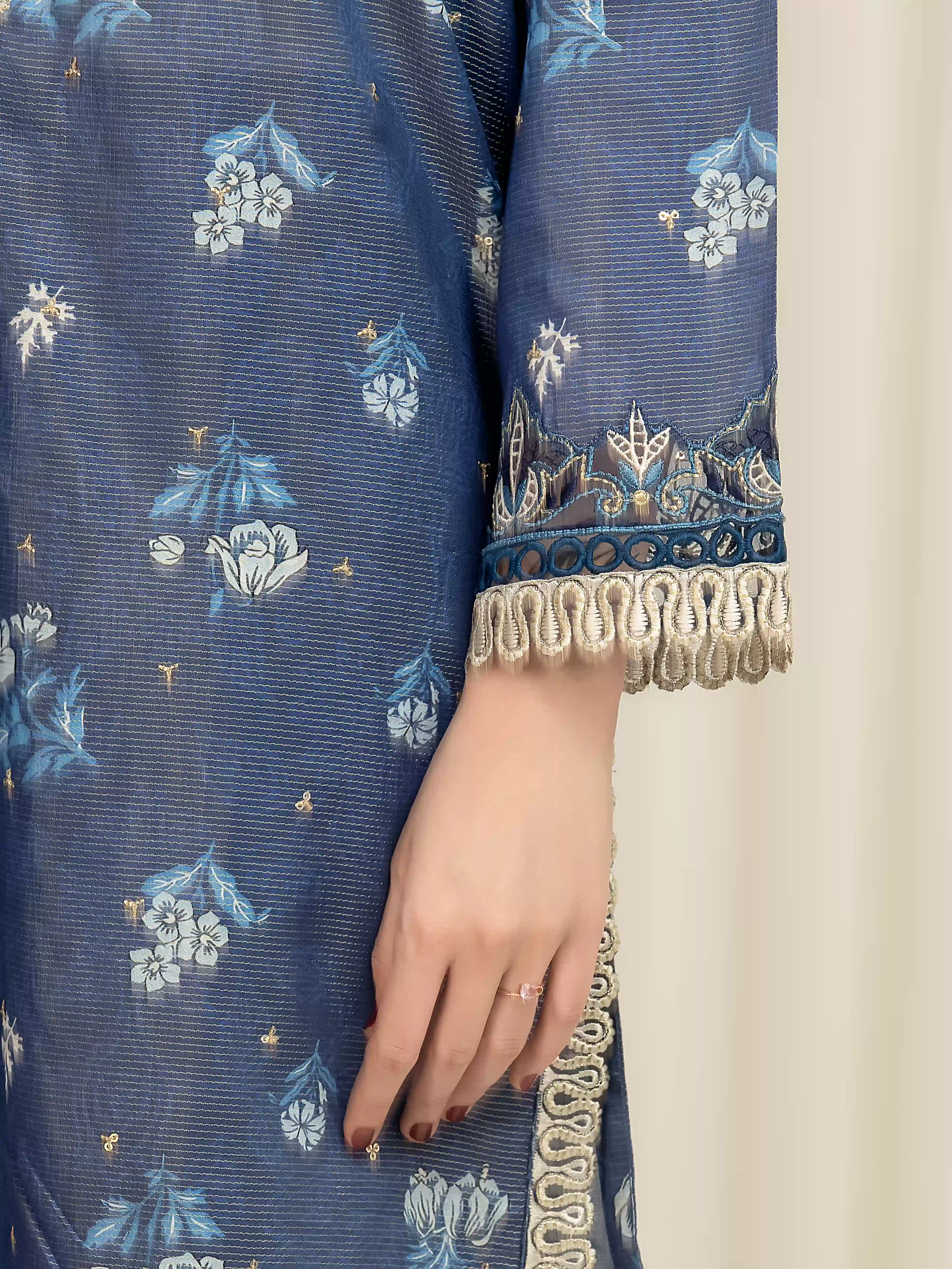 Pret Embroidered Lawn Suit - EWTKE5-82332-3P - Image 4