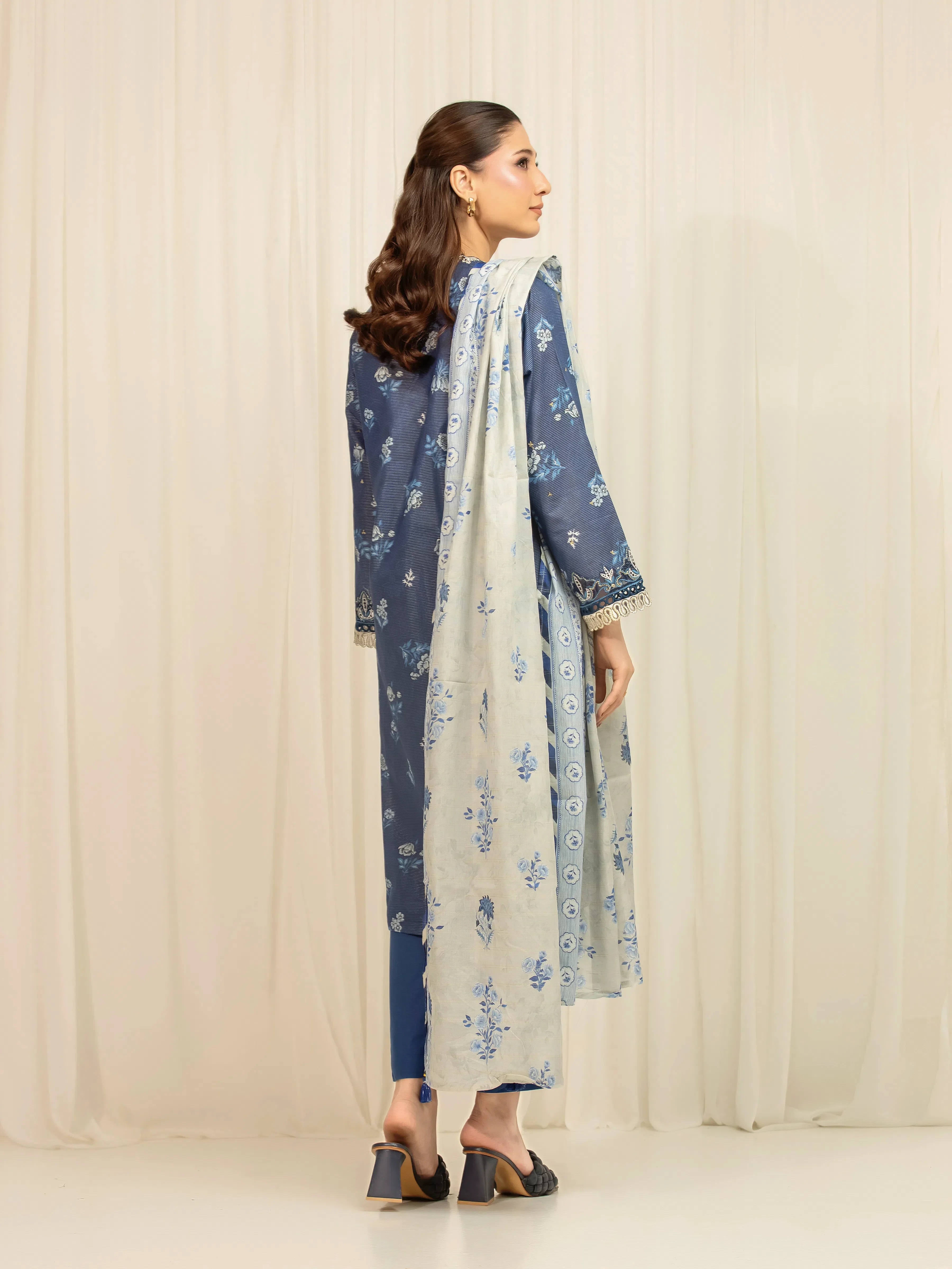 Pret Embroidered Lawn Suit - EWTKE5-82332-3P - Image 6