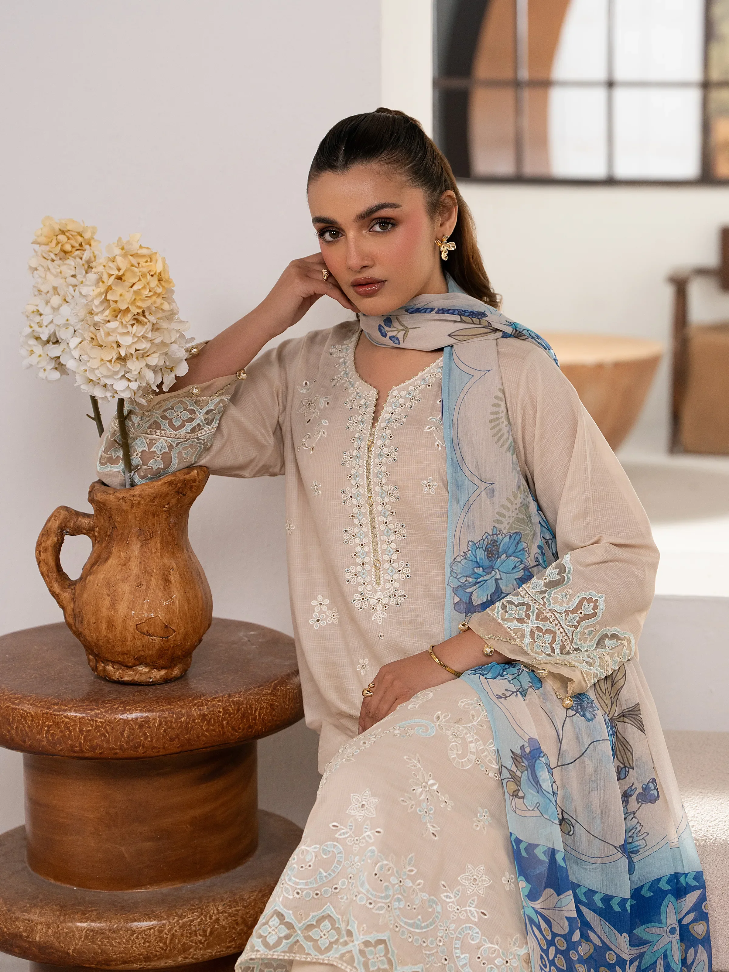 Pret Embroidered Slub Lawn Suit - EWTKE5-82409-3P - Image 3