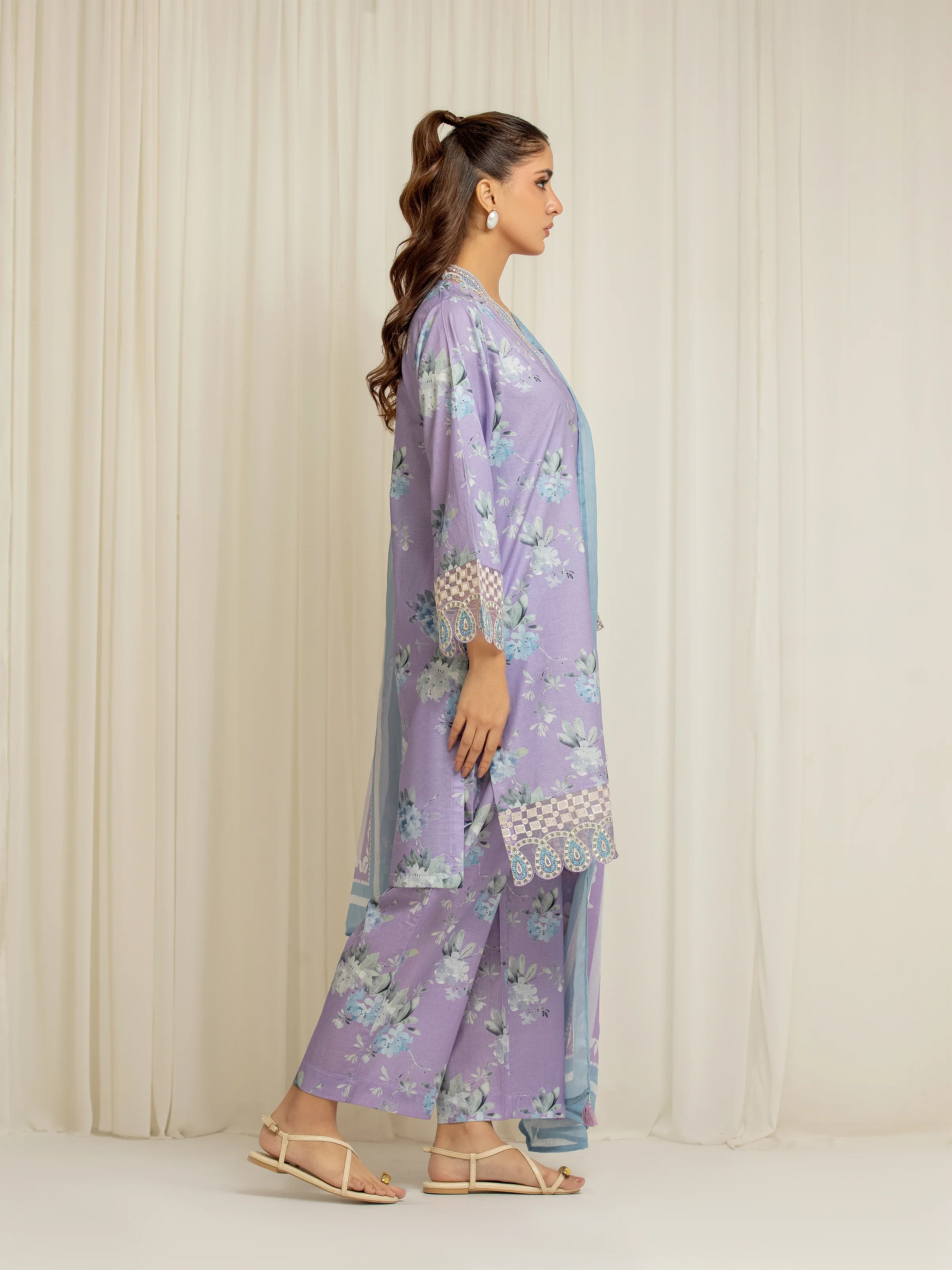Pret Embroidered Lawn Suit - EWTKE5-82496-3P - Image 4