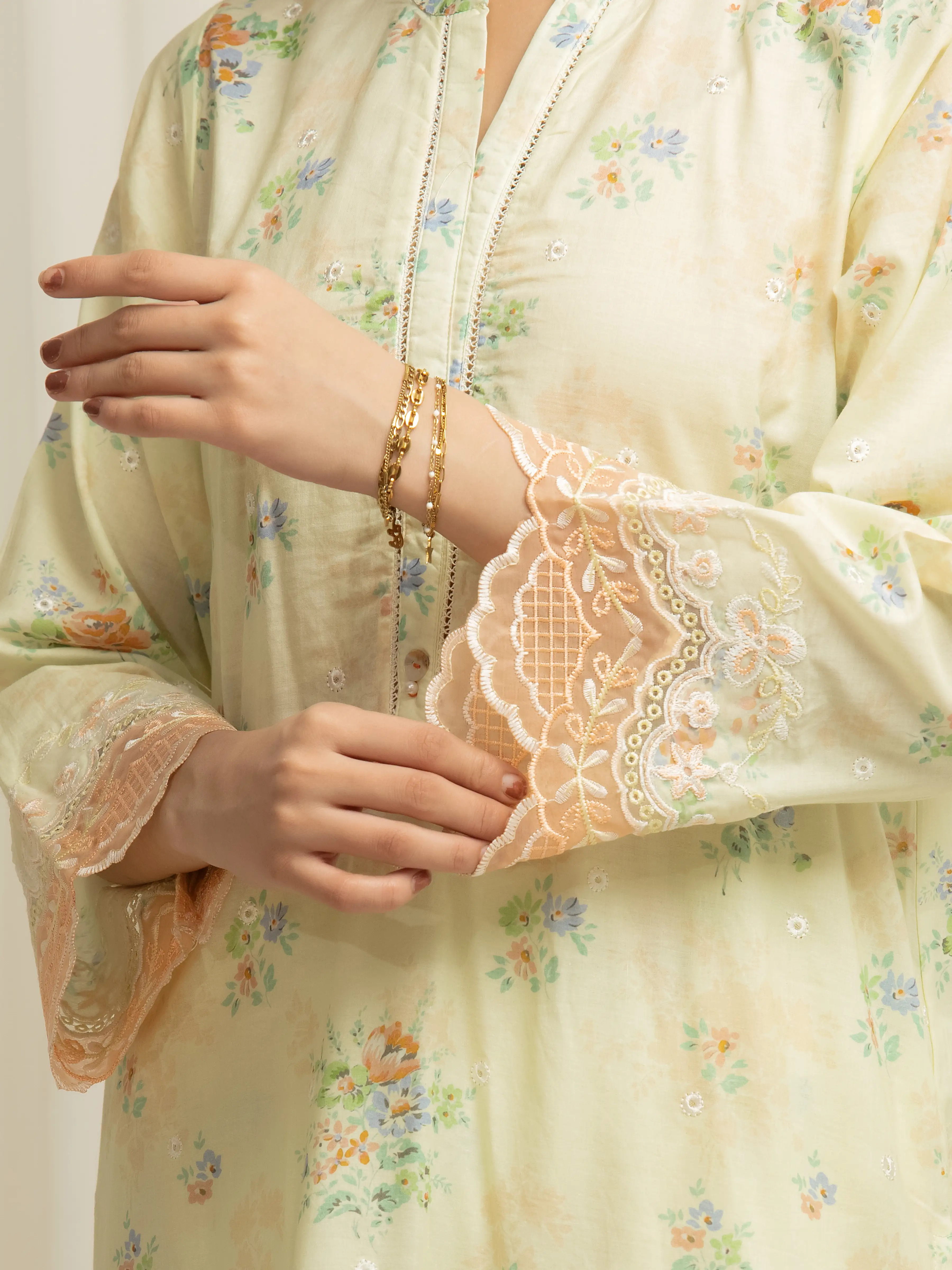 Pret Embroidered Lawn Suit - EWTKE5-82498-3P - Image 4