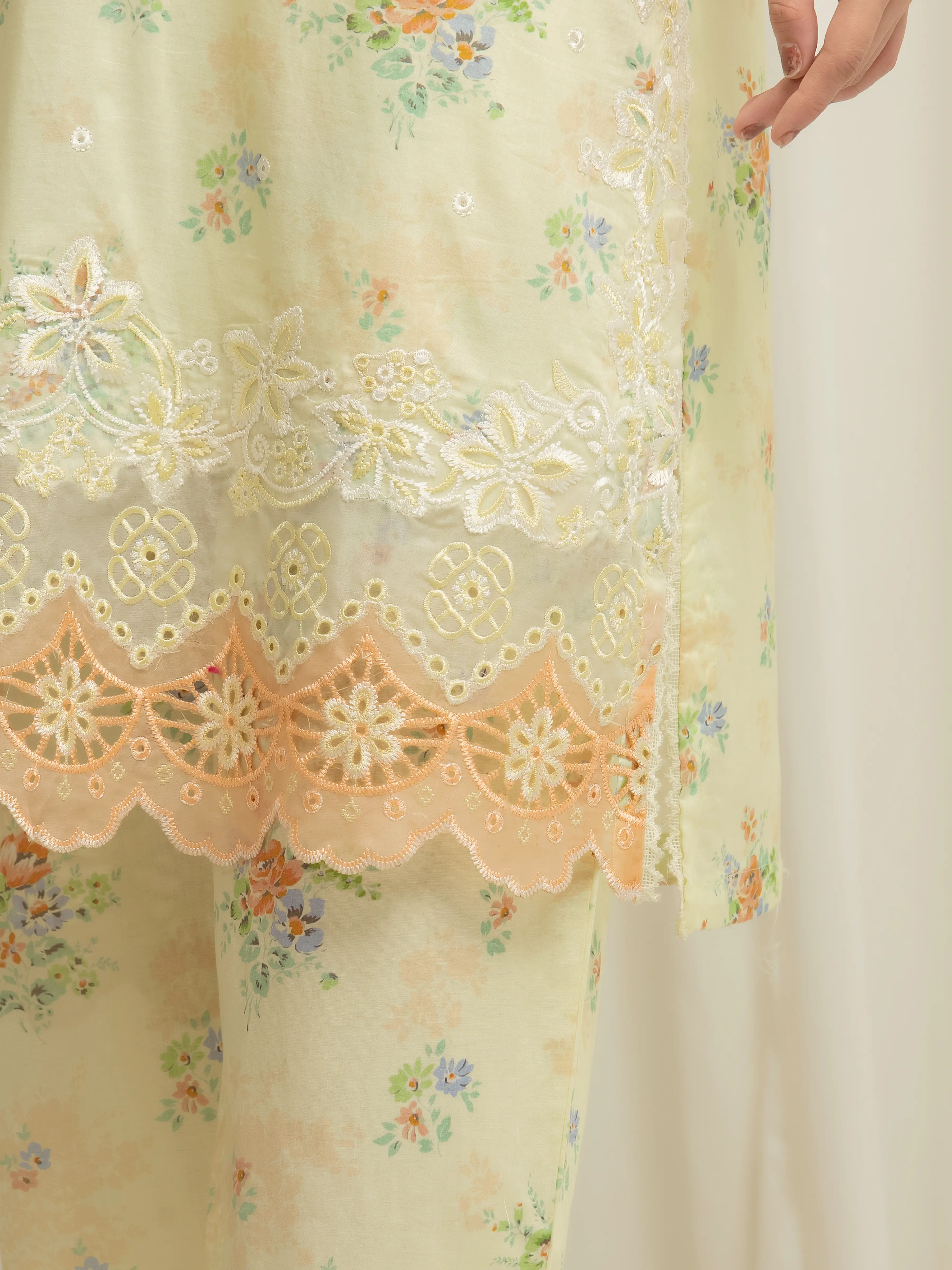 Pret Embroidered Lawn Suit - EWTKE5-82498-3P - Image 5