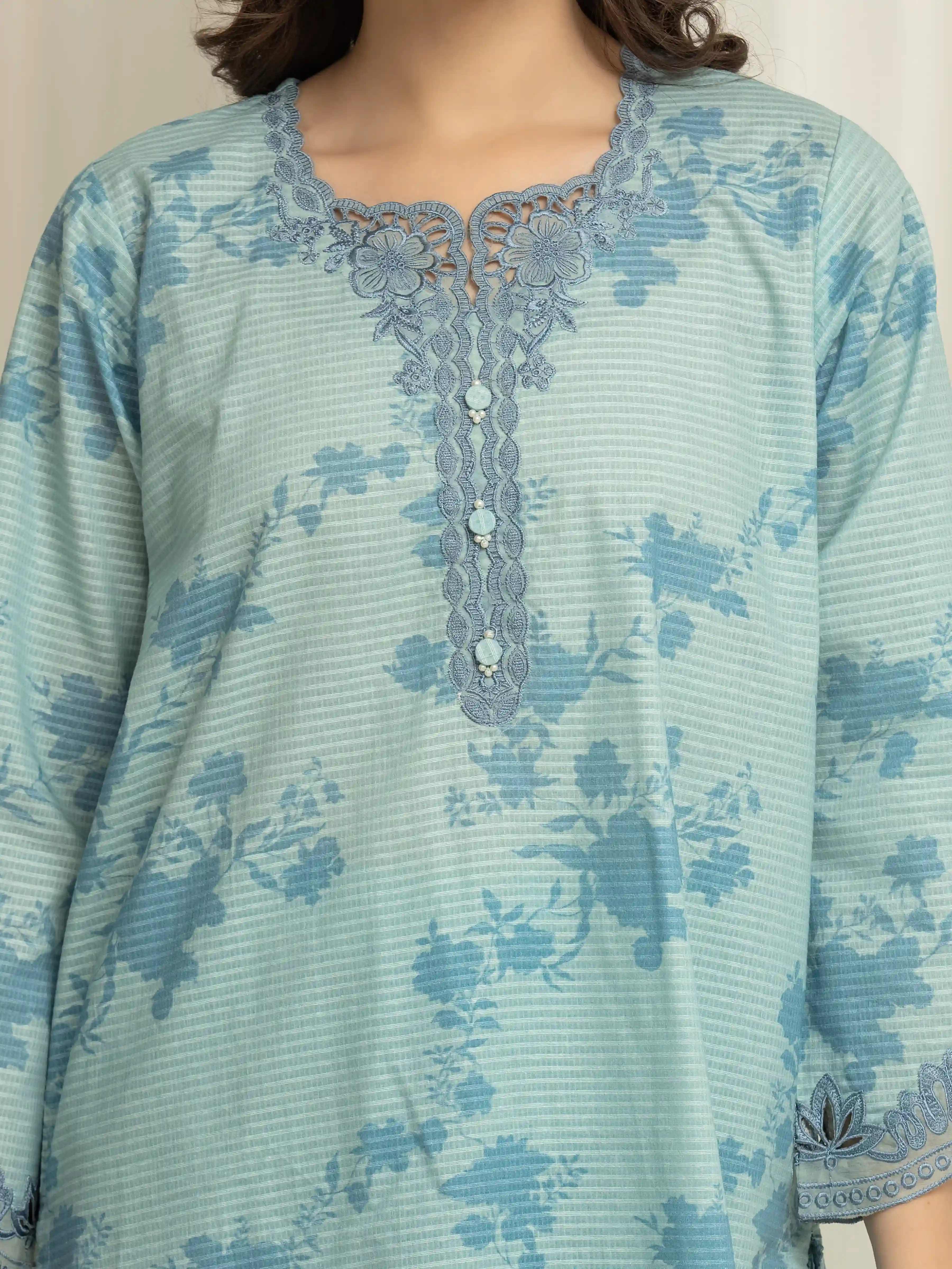 Pret Embroidered Lawn Suit - EWTKE5-83008-3P - Image 3